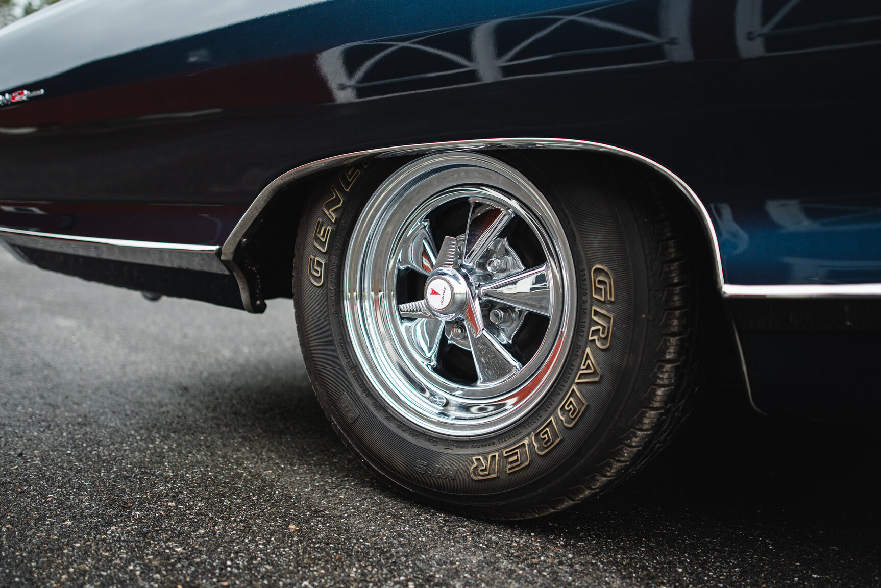 Exterior image of 1965 Pontiac Catalina 421 Tripower-Pack 2+2