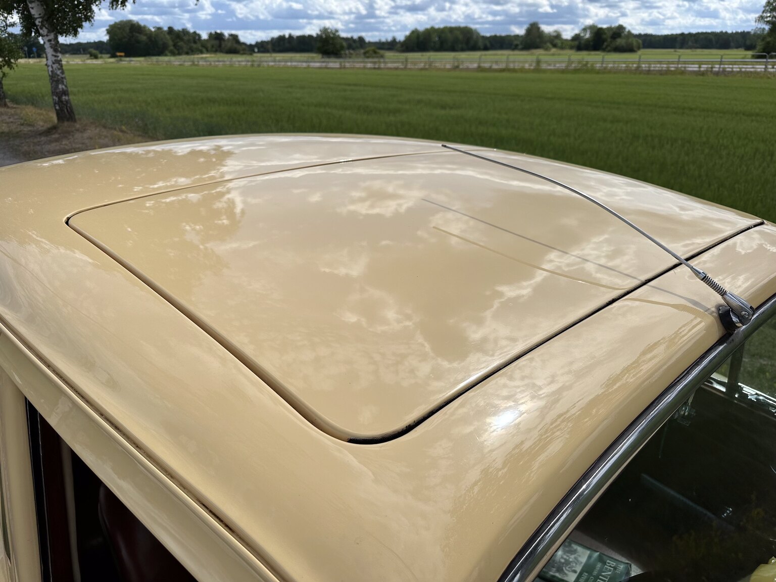 Exterior image of 1947 Bentley Mark IV Sport Saloon