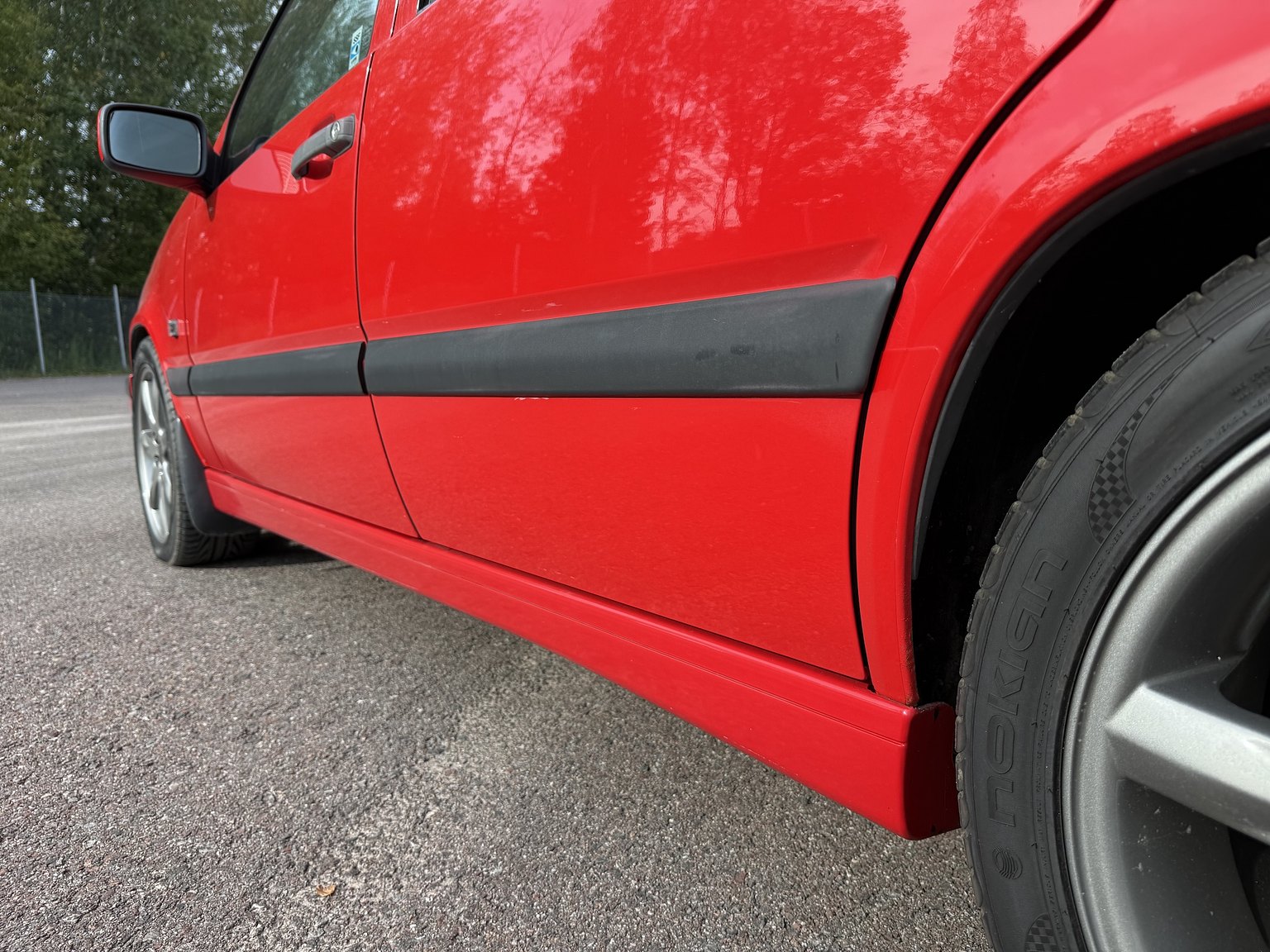 Exterior image of 1997 Volvo 850 R Kombi