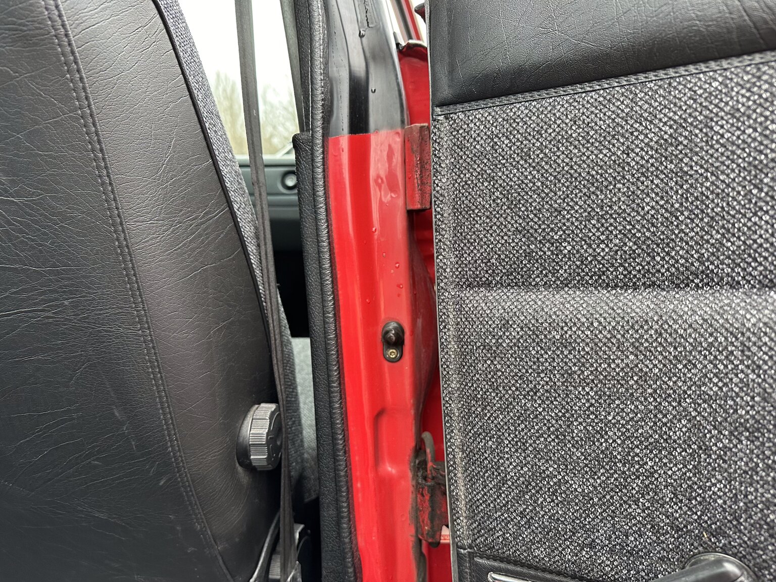 Interior image of 1990 Volvo 240 (30)