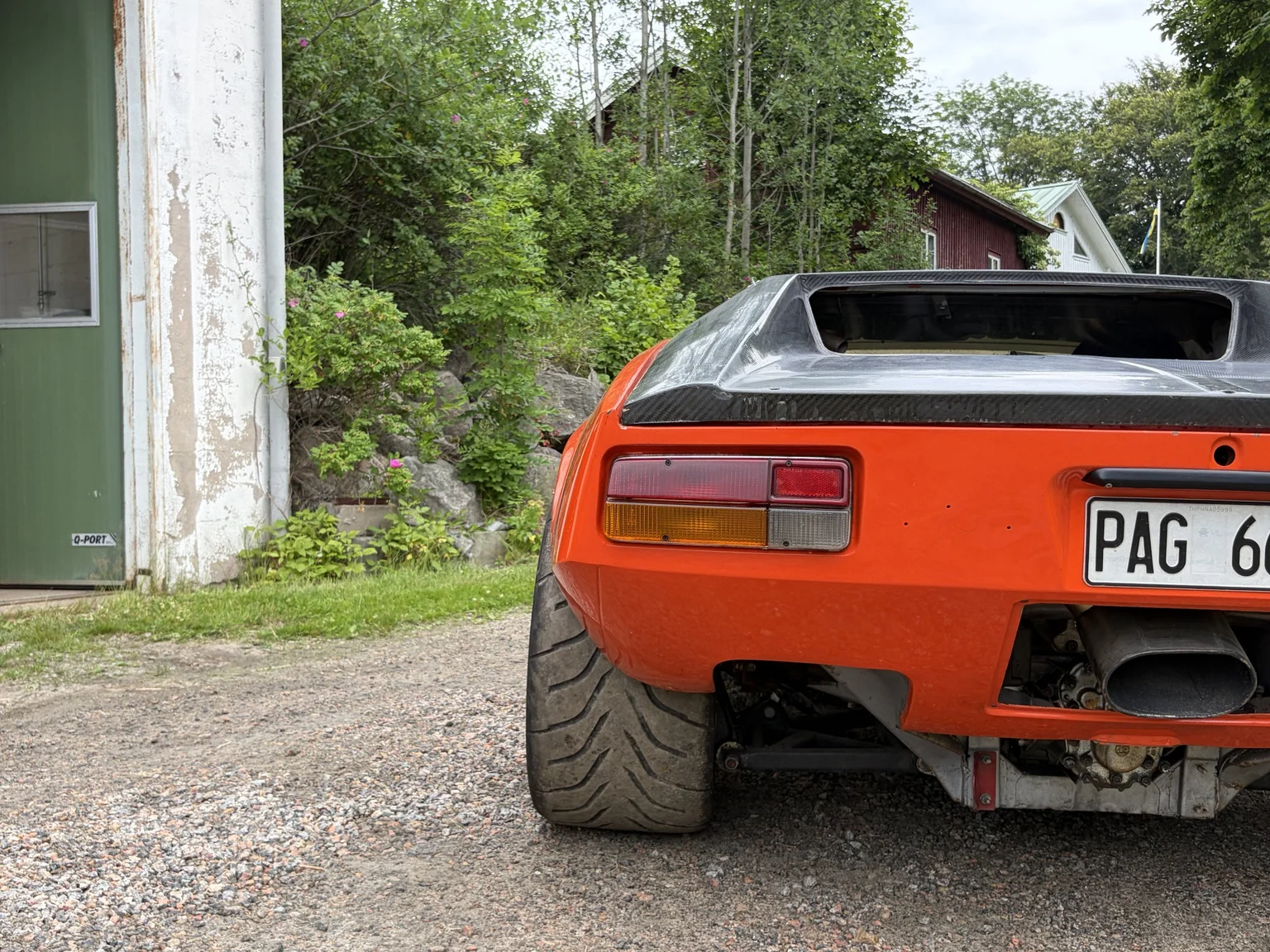 Exteriörbild på 1972 De Tomaso Pantera LS Restomod (56)