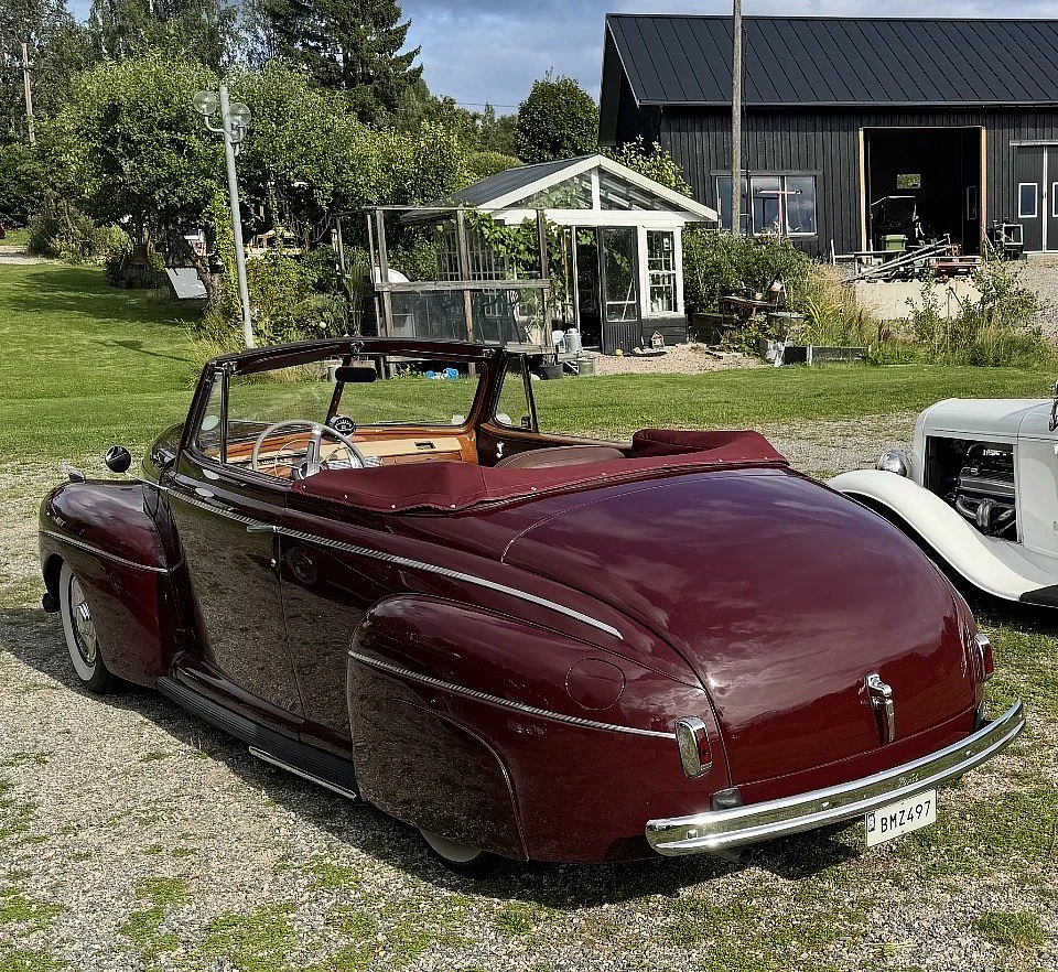 Exteriörbild på 1941 Ford Super De Luxe Cabriolet (15)