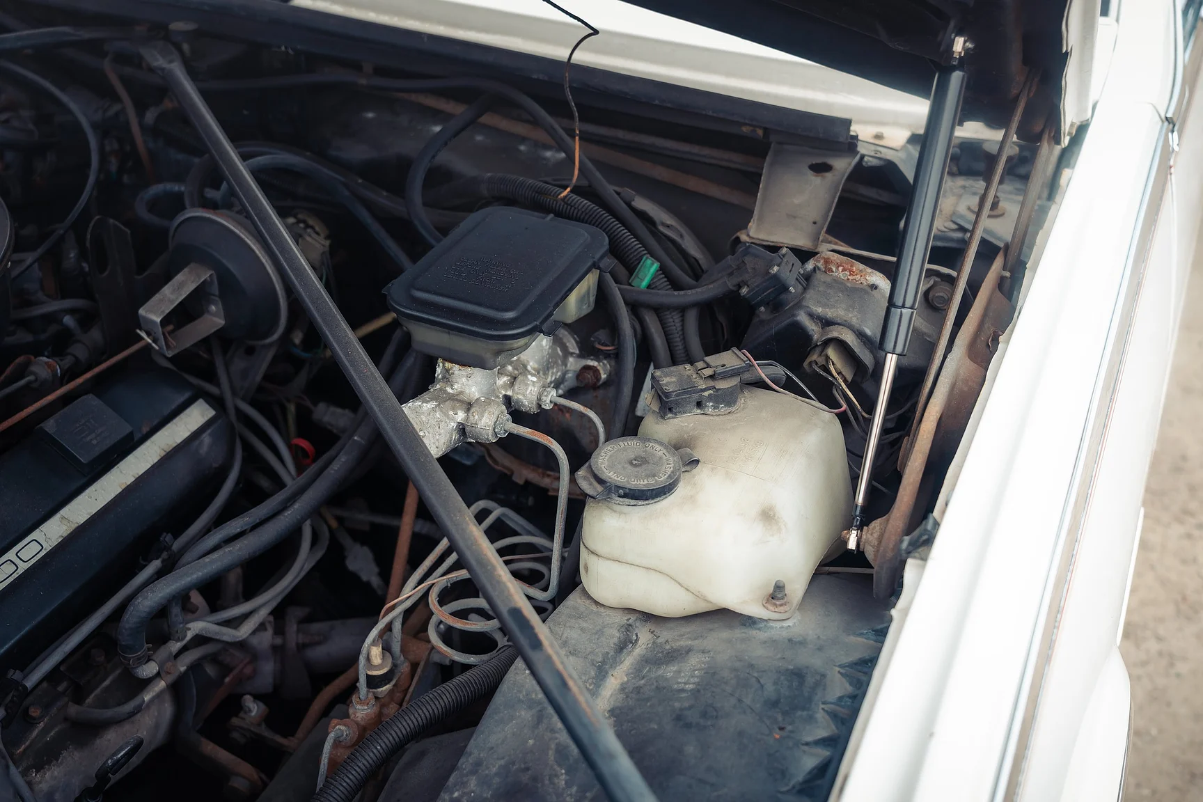 Image of 1984 Cadillac Eldorado Biarritz Convertible mechanics (5)
