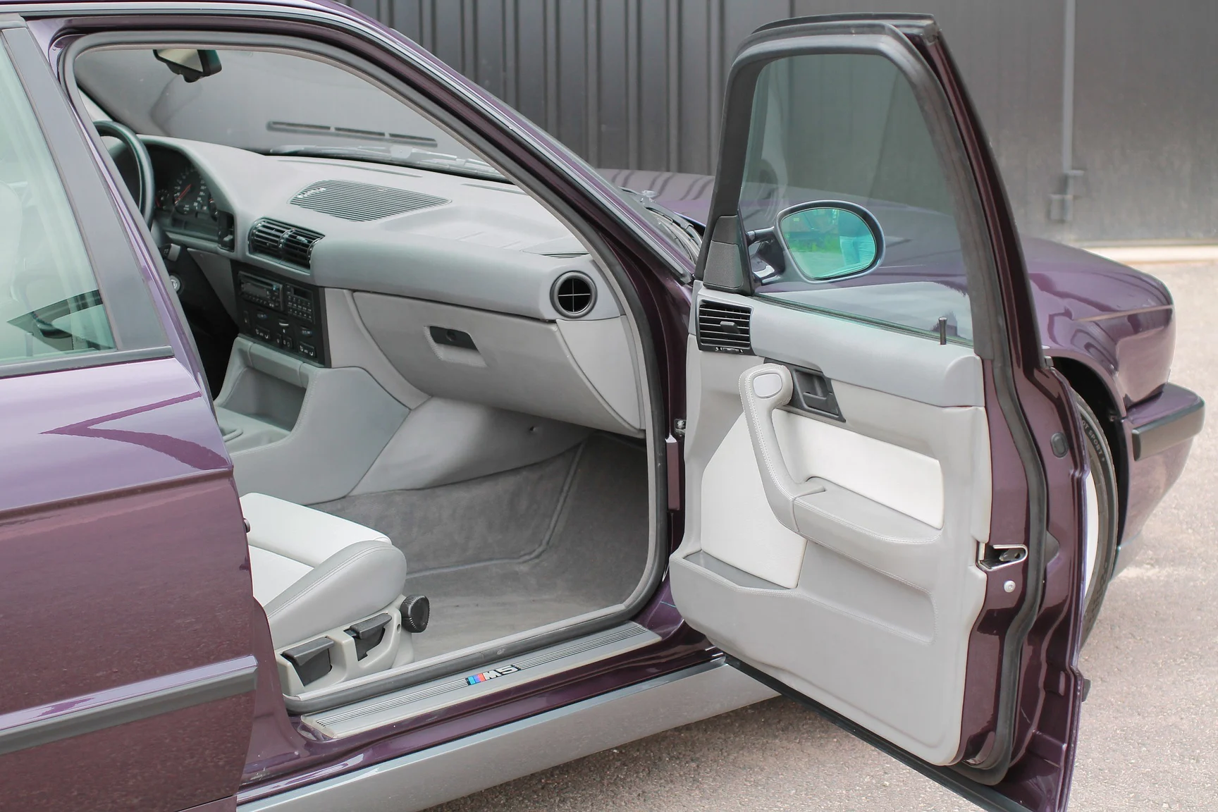 Interior image of 1993 BMW M5 Touring 3.8 Manual (4)