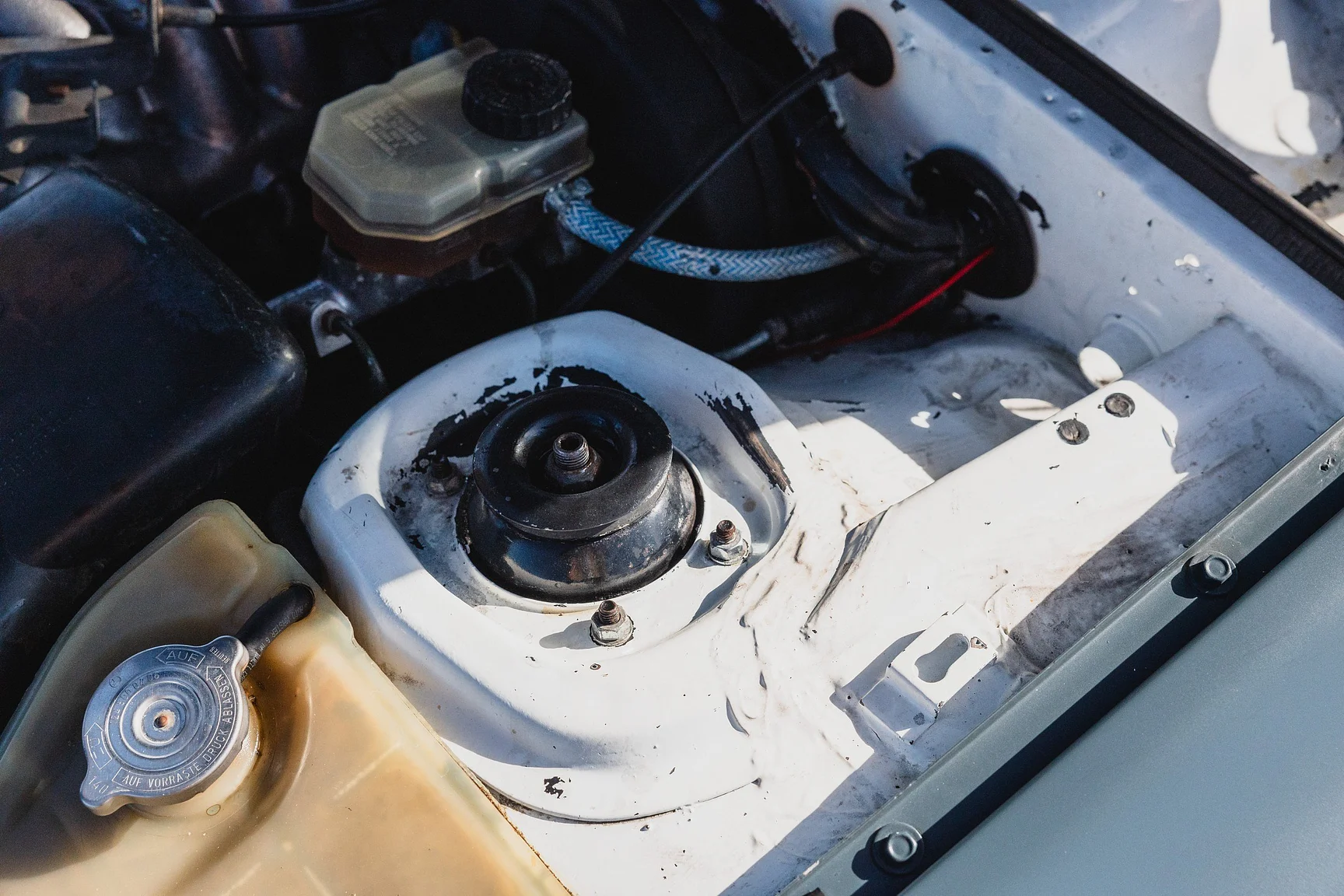 Image of 1982 Porsche 944 Trackday mechanics (9)