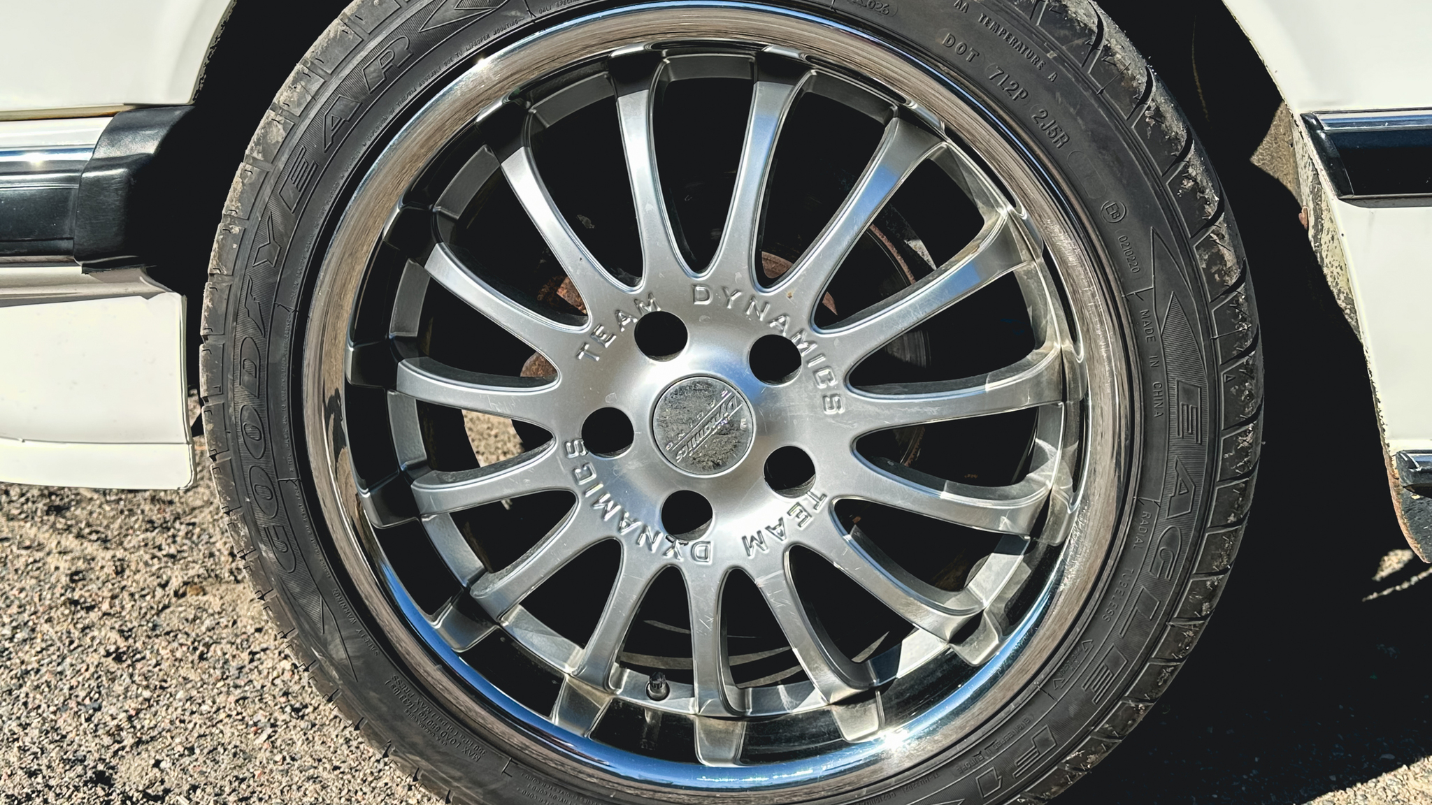 Exteriörbild på 1984 BMW 745i Executive Automat