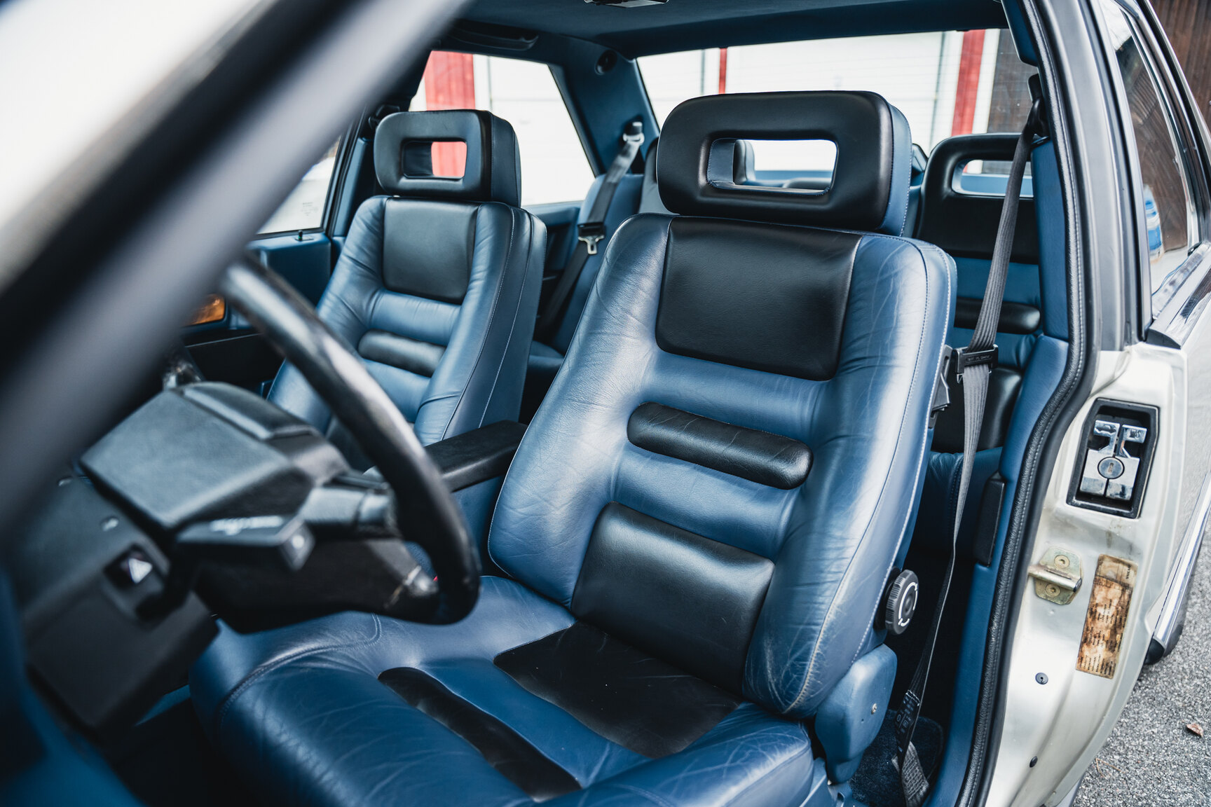 Interior image of 1988 Volvo 780 Bertone Coupé