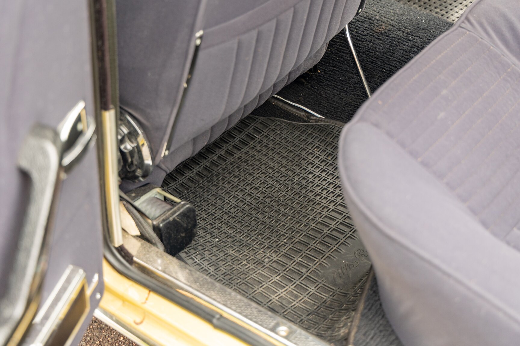 Interior image of 1974 Alfa Romeo Berlina 2000