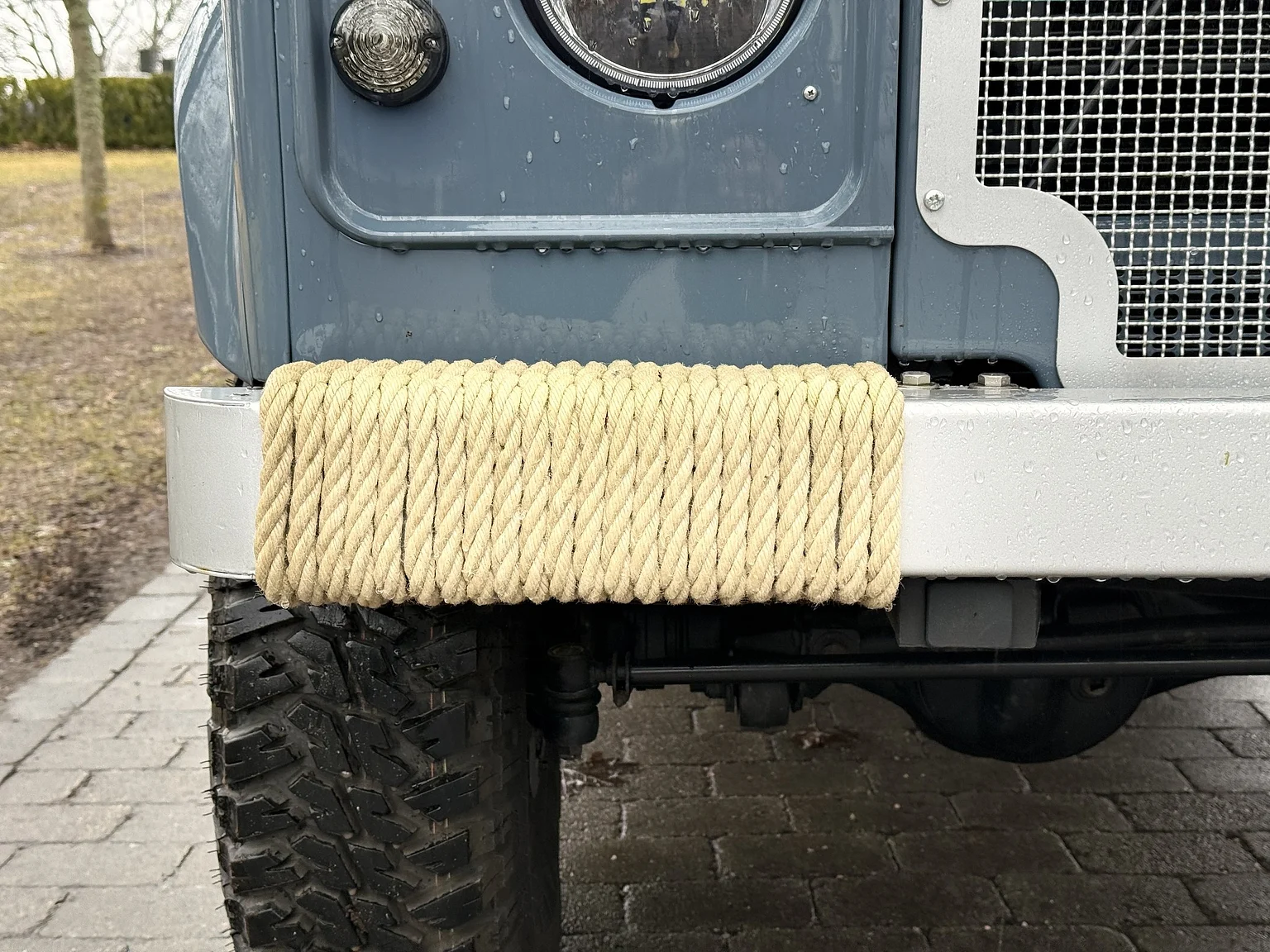 Exterior image of 2000 Land Rover Defender 110 C (22)