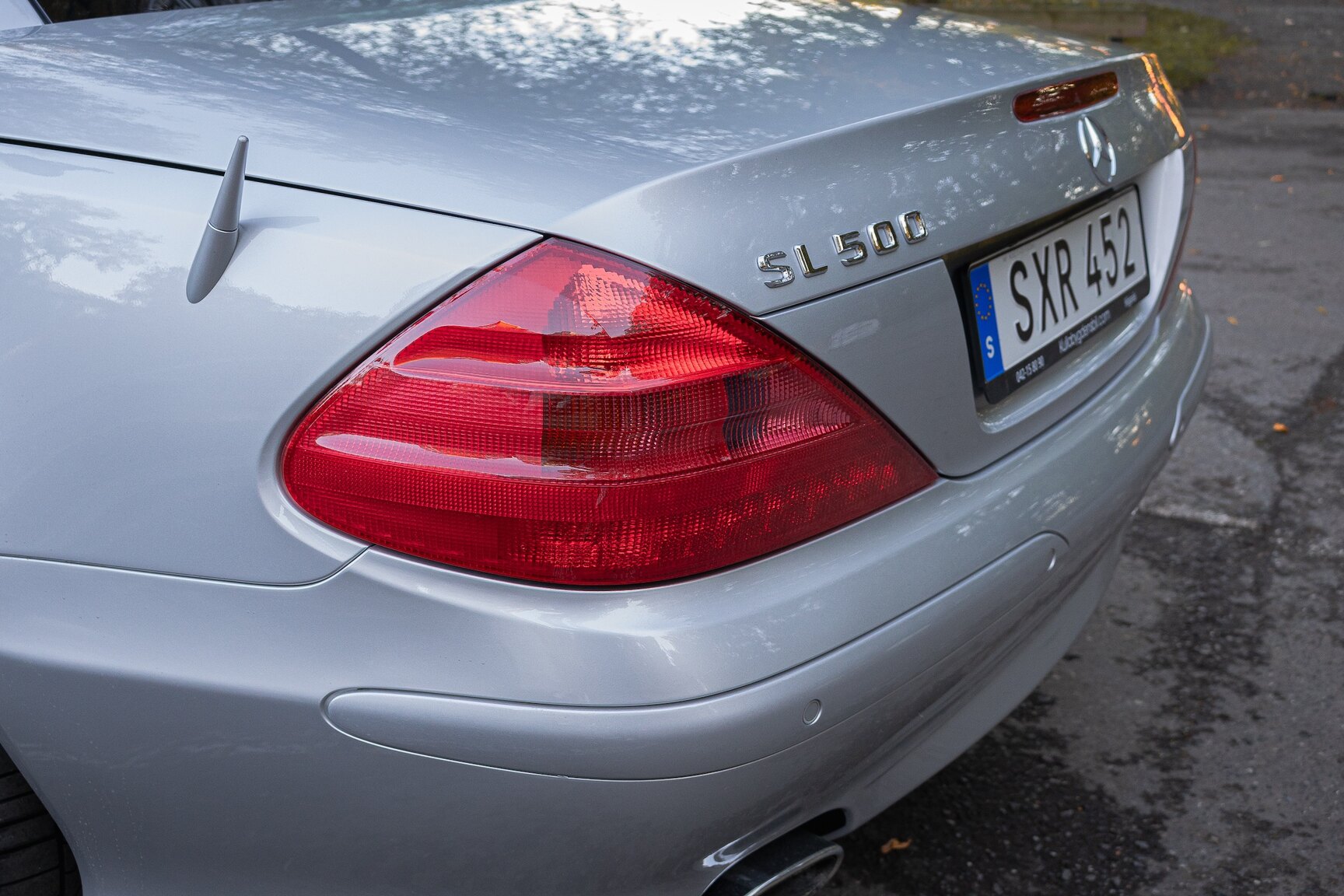 Exterior image of 2002 Mercedes-Benz SL 500