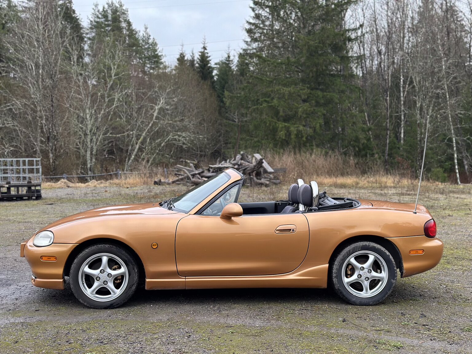 Exteriörbild på 1998 Mazda Miata MX-5 NB