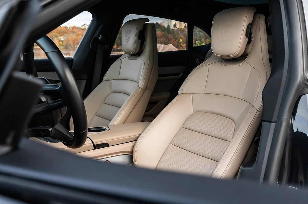 Bild von 2022 Porsche Taycan 4S (16)