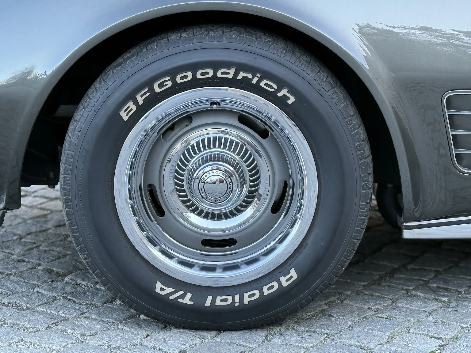 Aussenfoto 1971 Chevrolet Corvette Stingray Special 598 cui V8 795 hk (54)