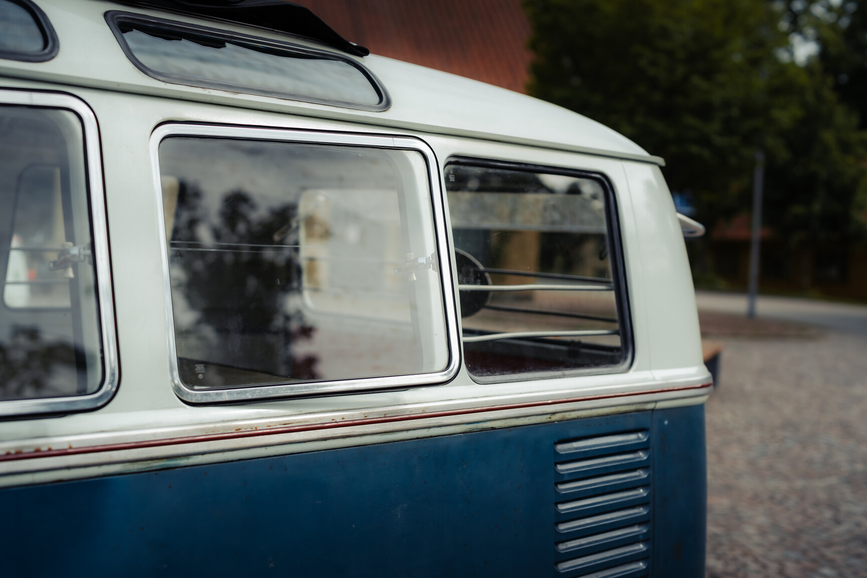 Aussenfoto 1964 Volkswagen Kleinbus Transporter 1500 Deluxe “21-fönsters Samba”