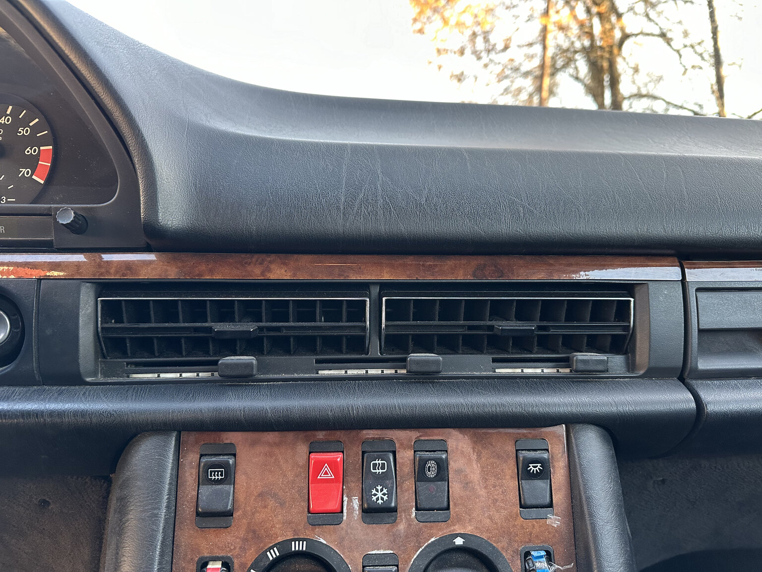 Innenraumfoto von 1988 Mercedes 560 SEC