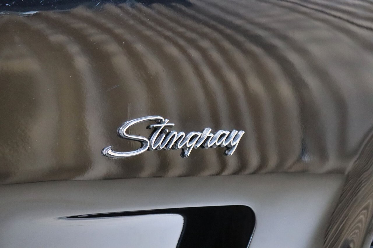 Exterior image of 1975 Chevrolet Corvette Stingray 
