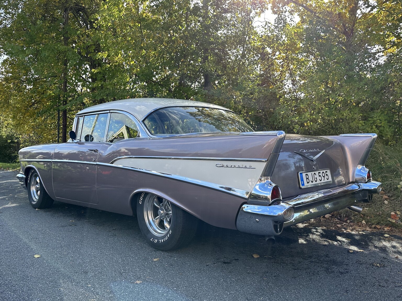 Aussenfoto 1957 Chevrolet Two-Ten Restomod (10)