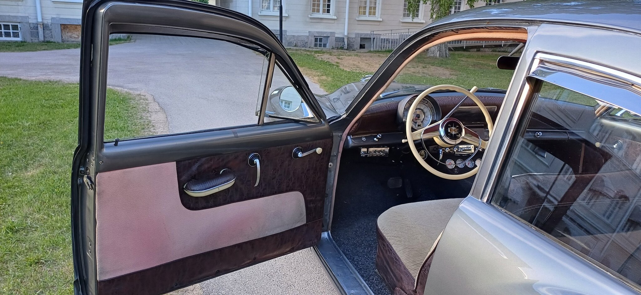 Interior image of 1953 Kaiser Deluxe Club 2-door