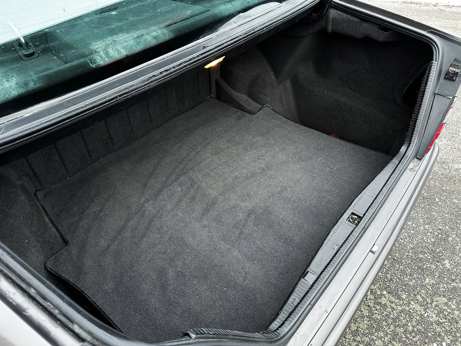 Interior image of 1993 Mercedes-Benz E 320 "AMG" (60)