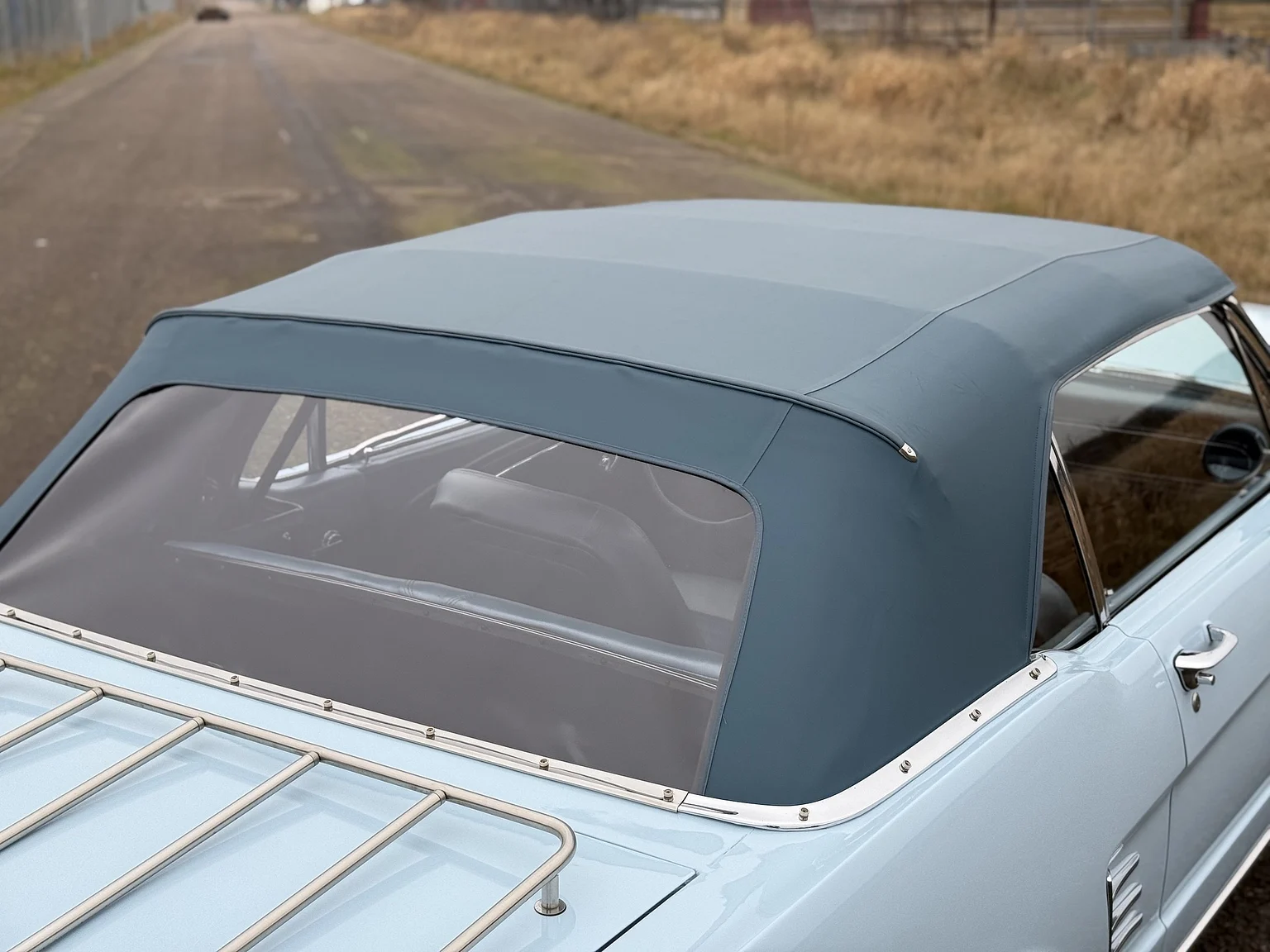 Exteriörbild på 1966 Ford Mustang Convertible 289 V8 (22)