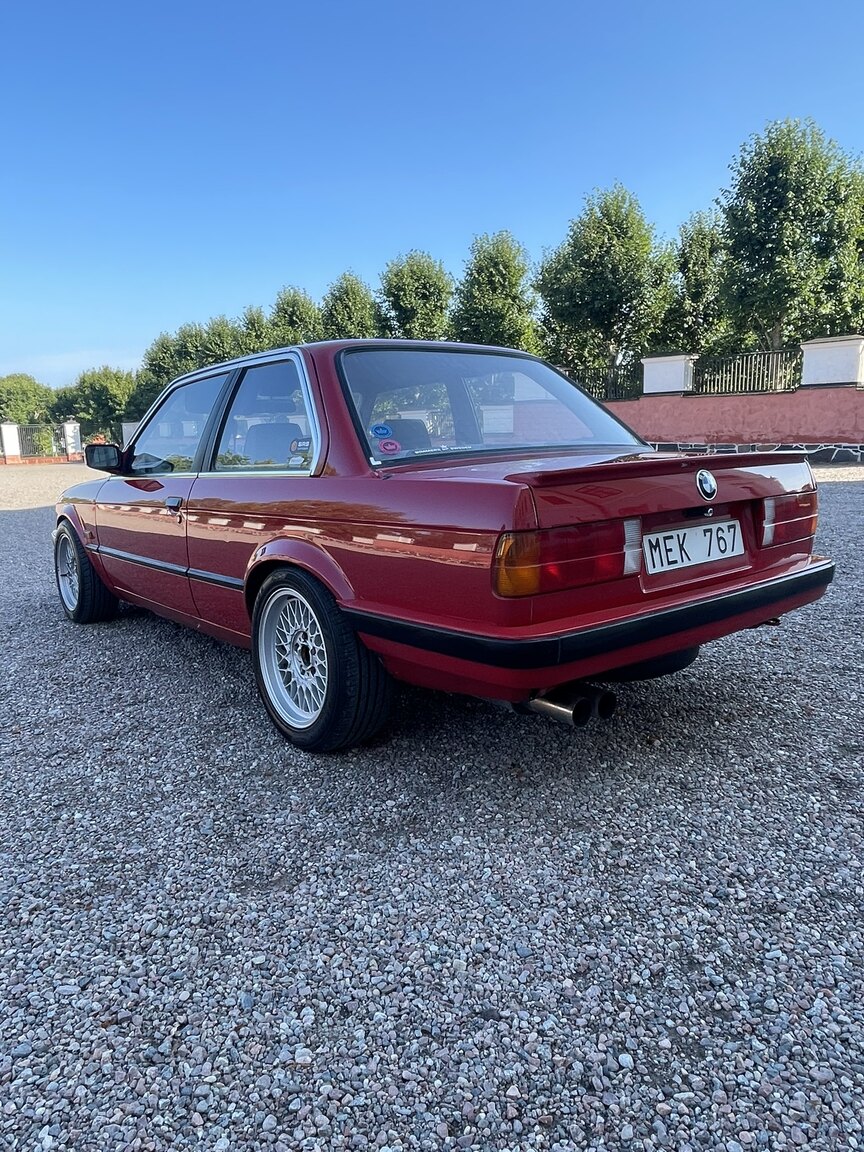Exteriörbild på 1987 BMW 320i