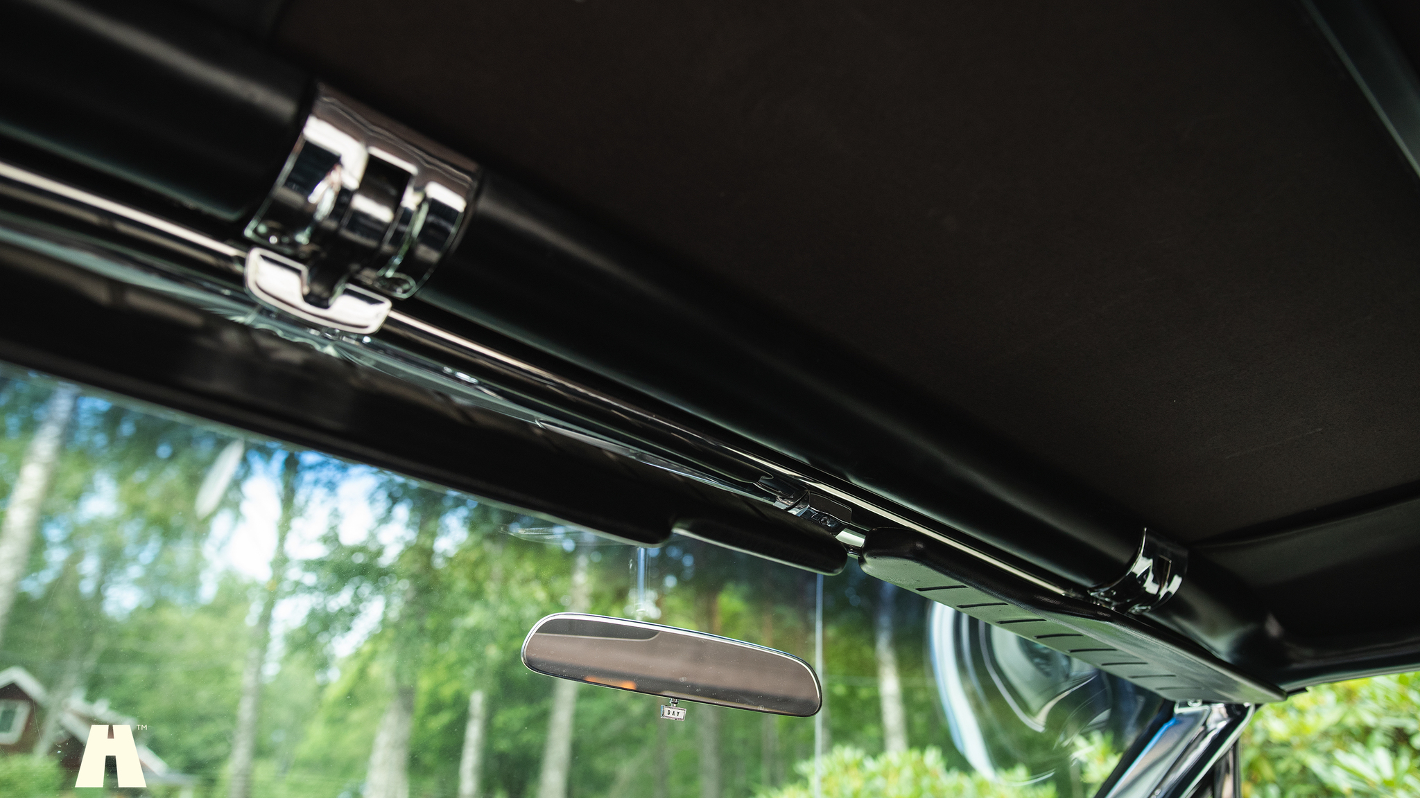 Interior image of 1965 Ford Thunderbird (59)