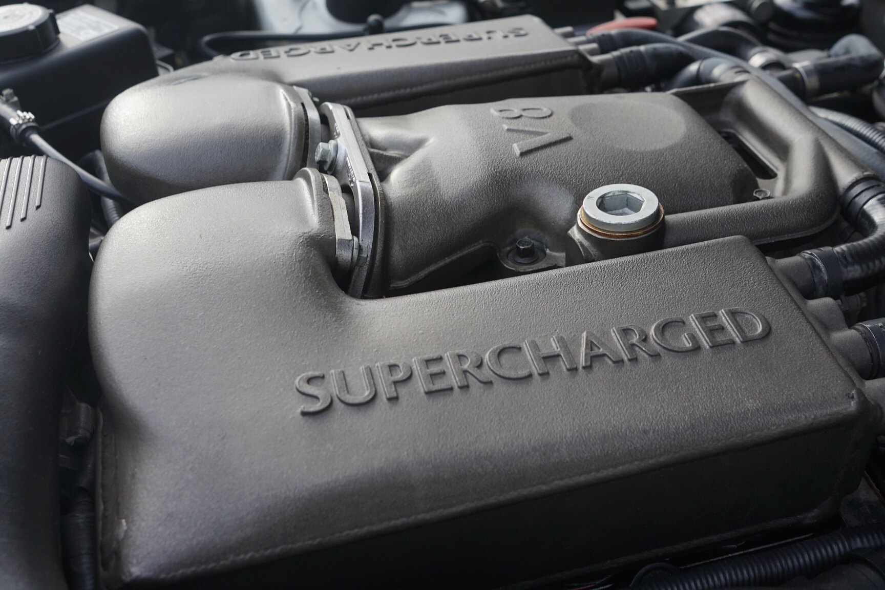 Image of 2001 Jaguar XKR Silverstone mechanics