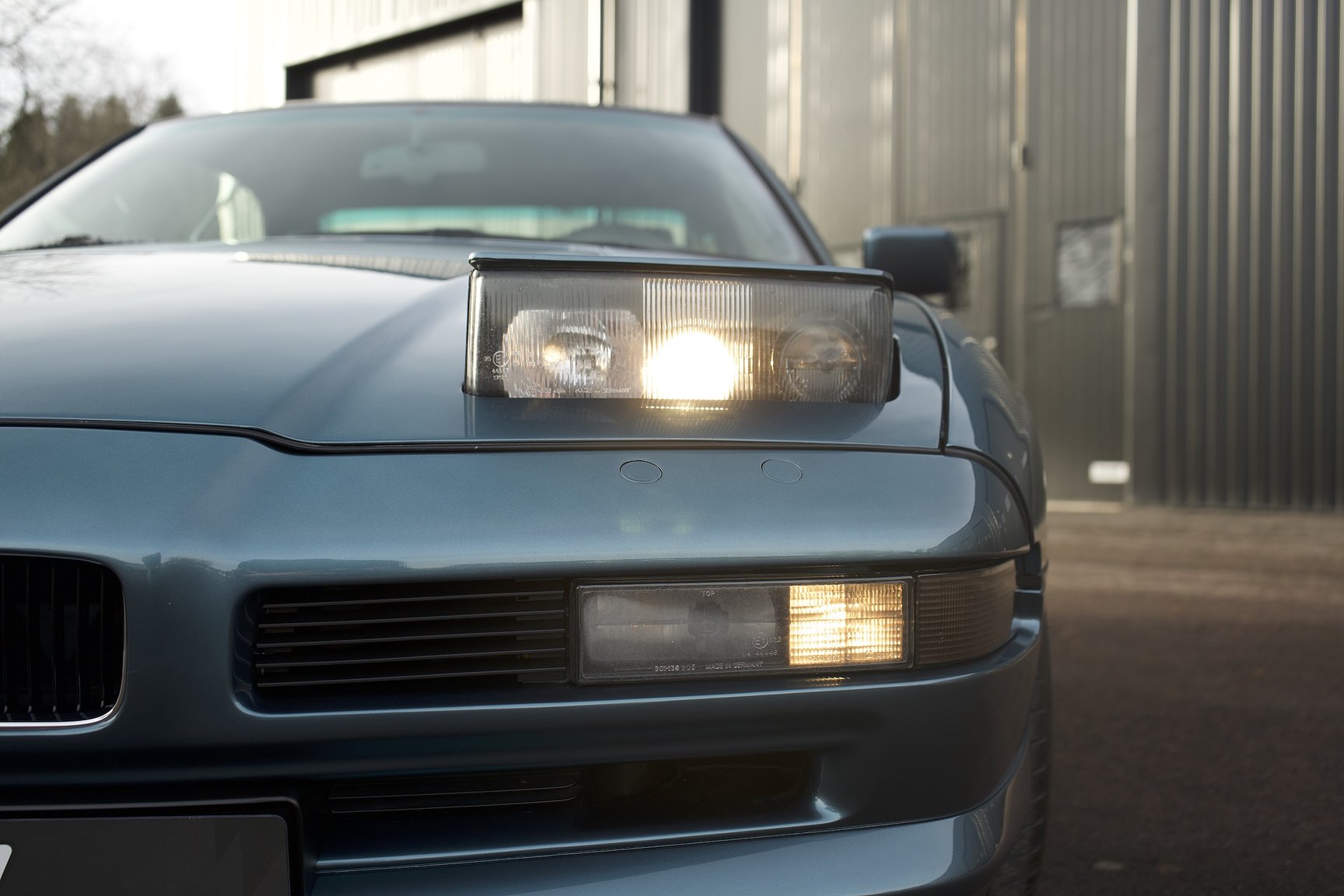 Exteriörbild på 1992 BMW 850i 6-speed manual - NO RESERVE