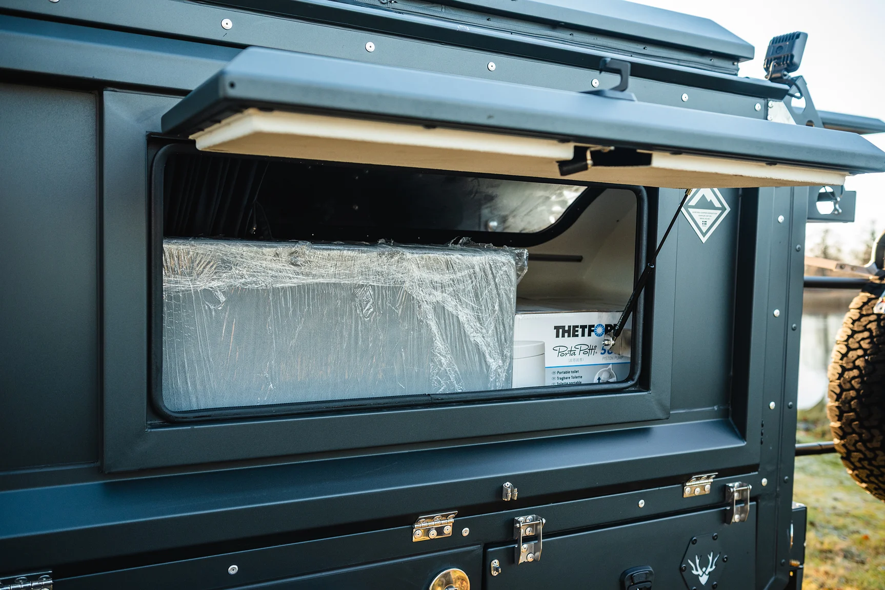 Exterior image of 2020 Northea Camper Expedition Volkswagen Amarok (13)