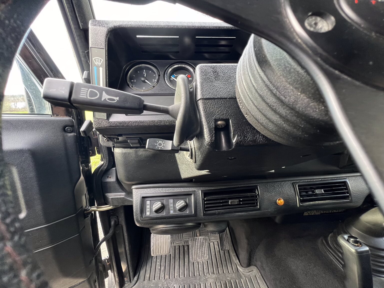 Interior image of 2002 Land Rover Defender 90 2.5 Td5