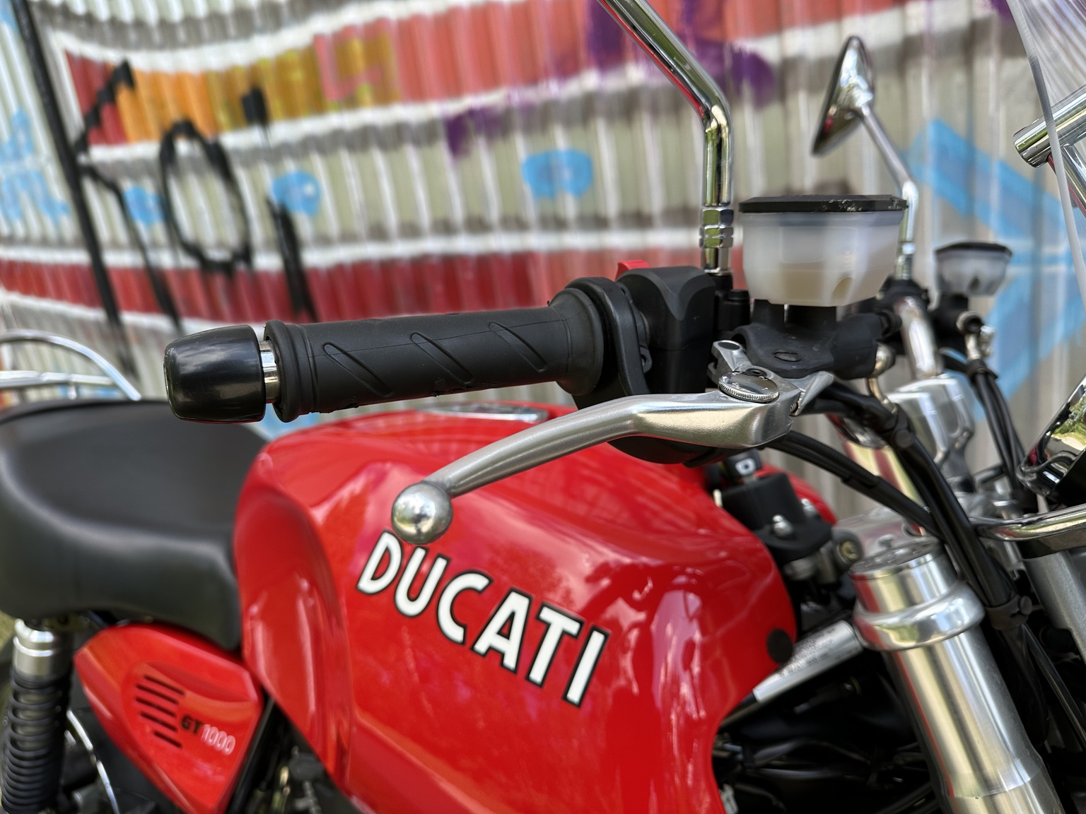 Exteriörbild på 2006 Ducati 1000 GT (56)