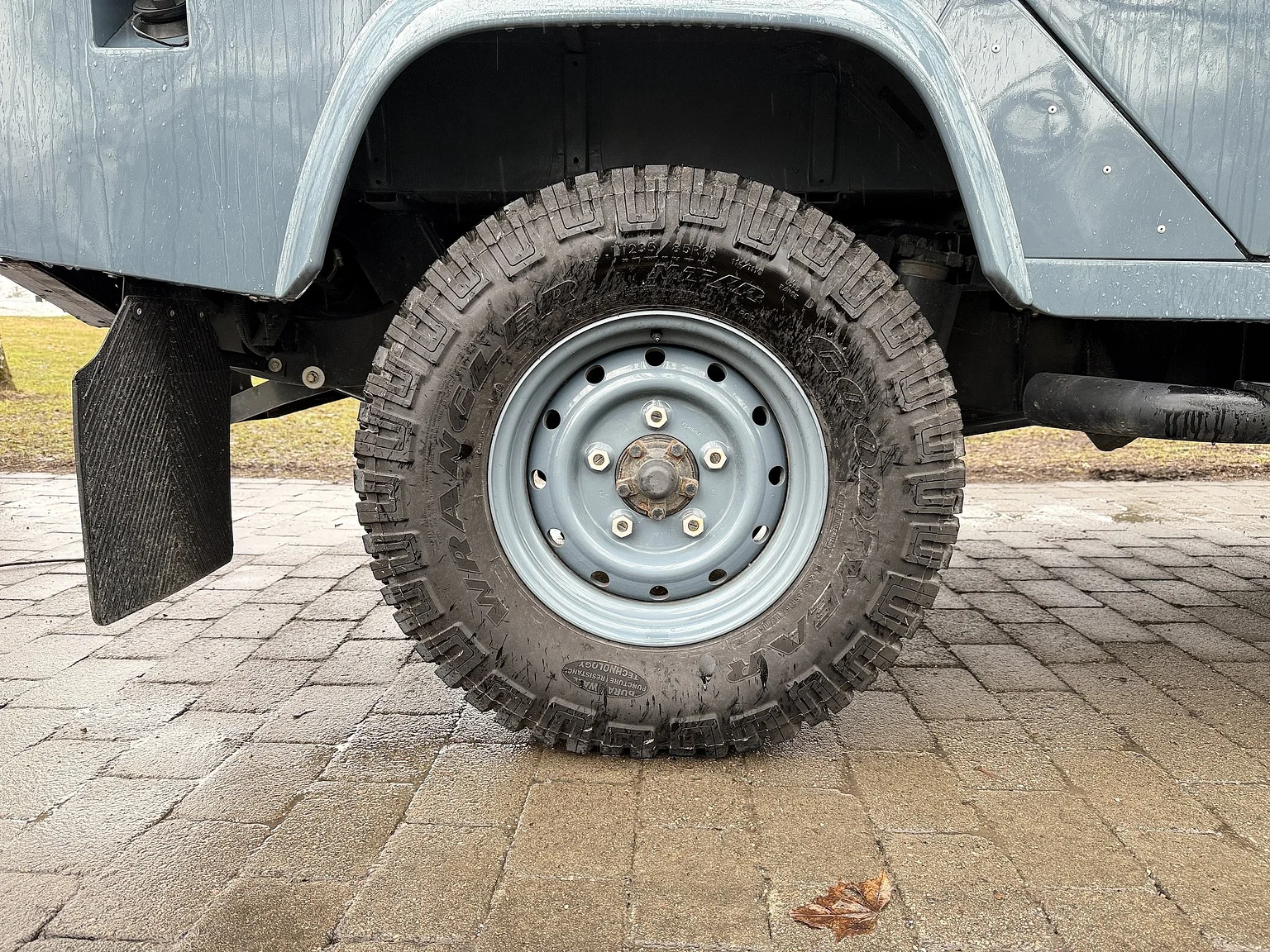 Exteriörbild på 2000 Land Rover Defender 110 C (16)