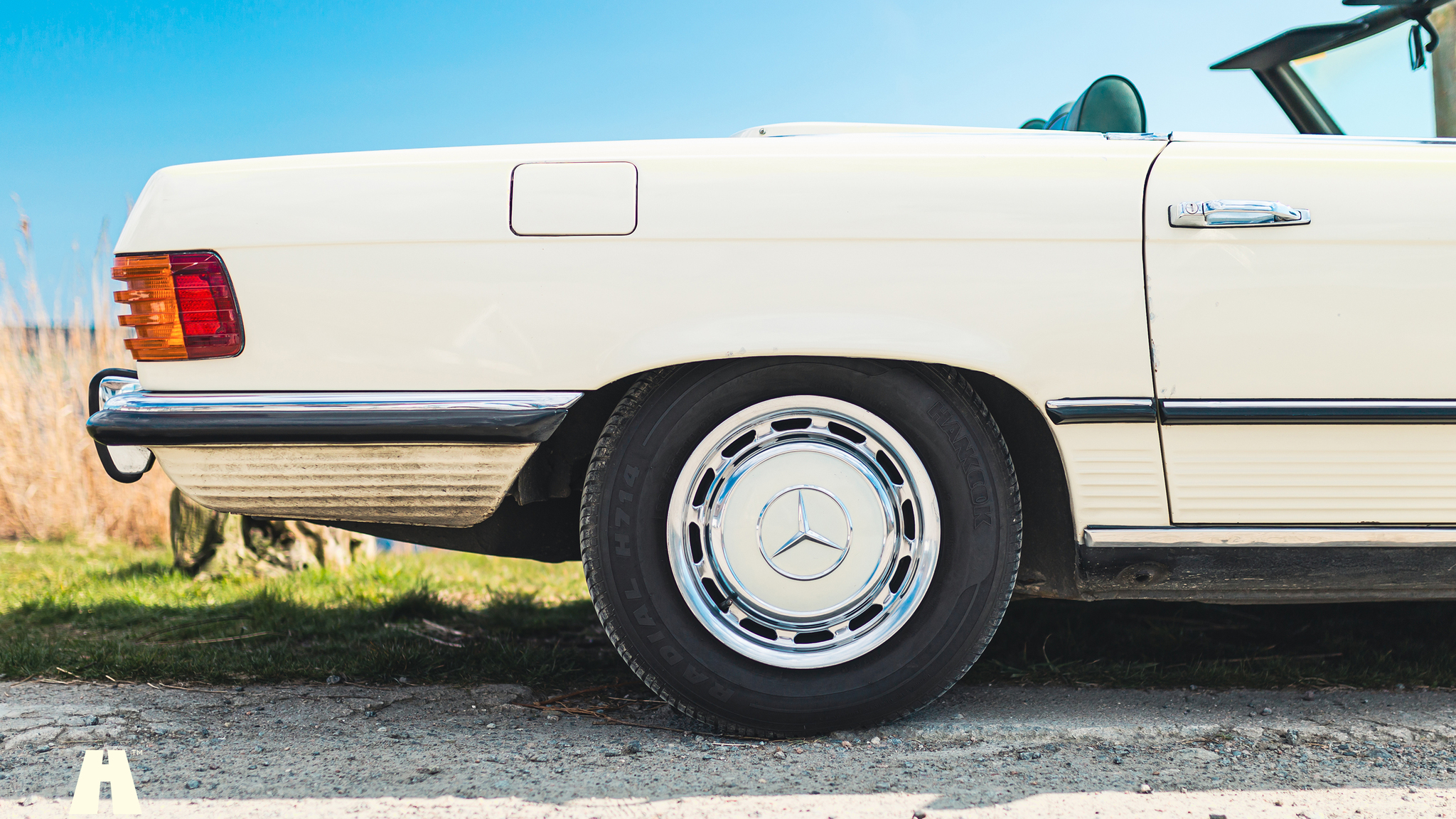 Exterior image of 1972 Mercedes-Benz 350 SL (33)