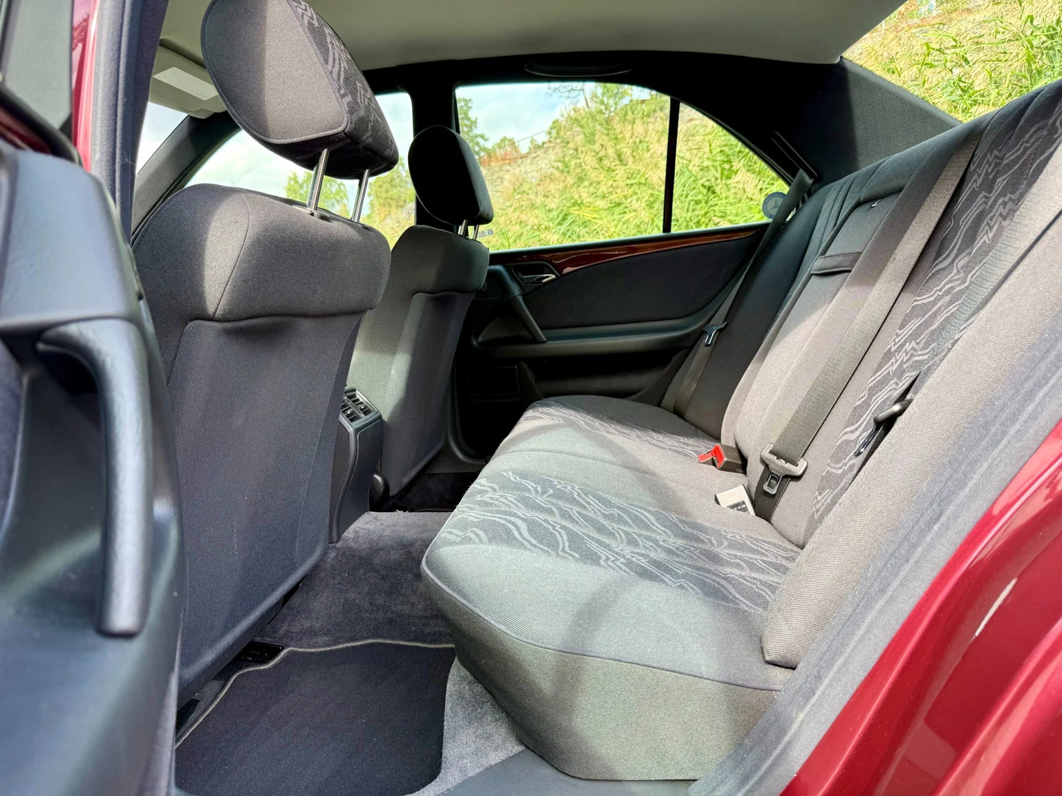 Innenraumfoto von 1997 Mercedes-Benz E 290 TD (37)