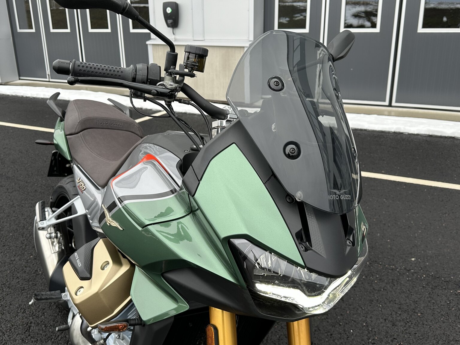 Aussenfoto 2023 Moto Guzzi V100 Mandello S (4)