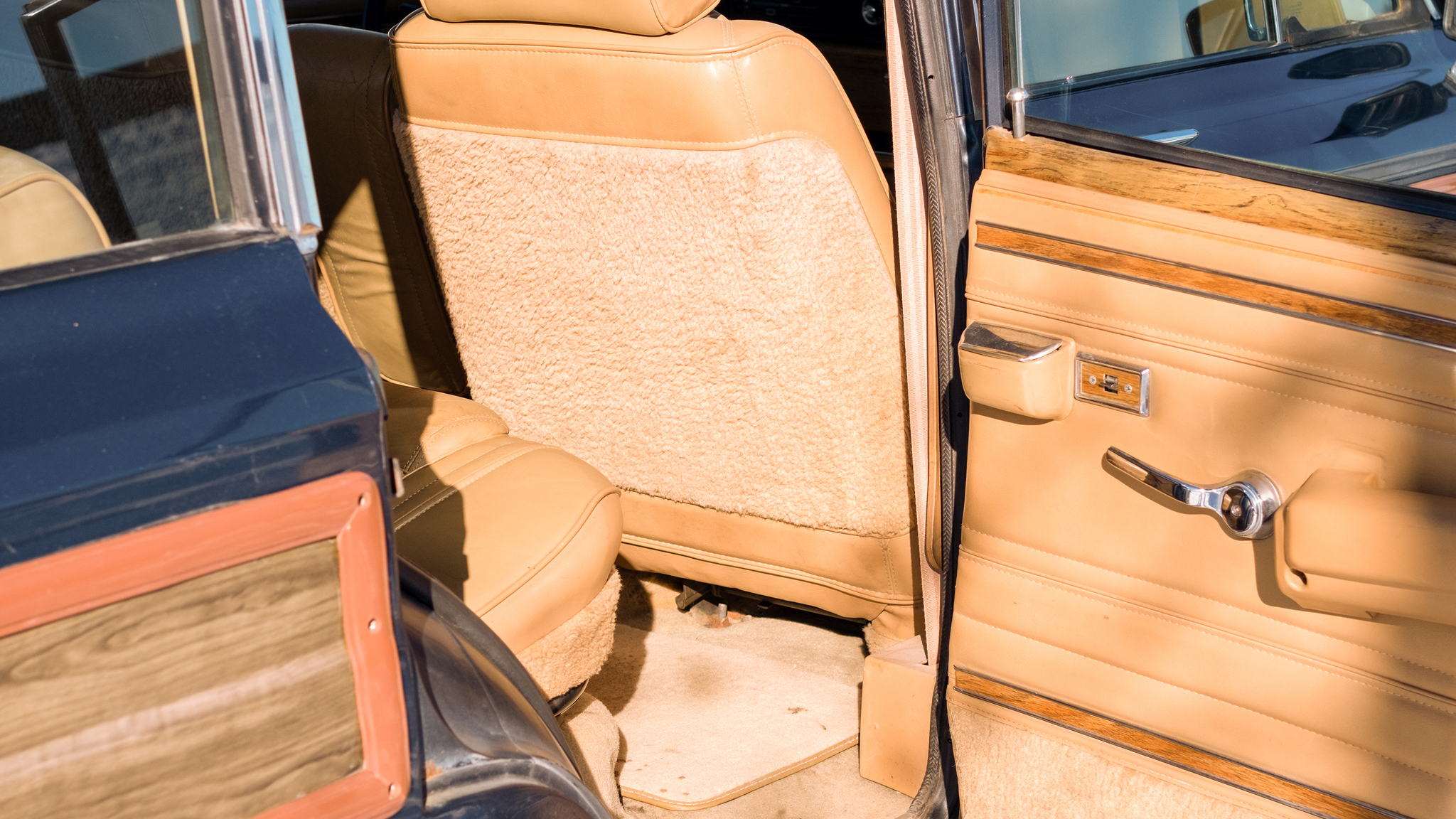 Innenraumfoto von 1988 Jeep Grand Wagoneer 5.9