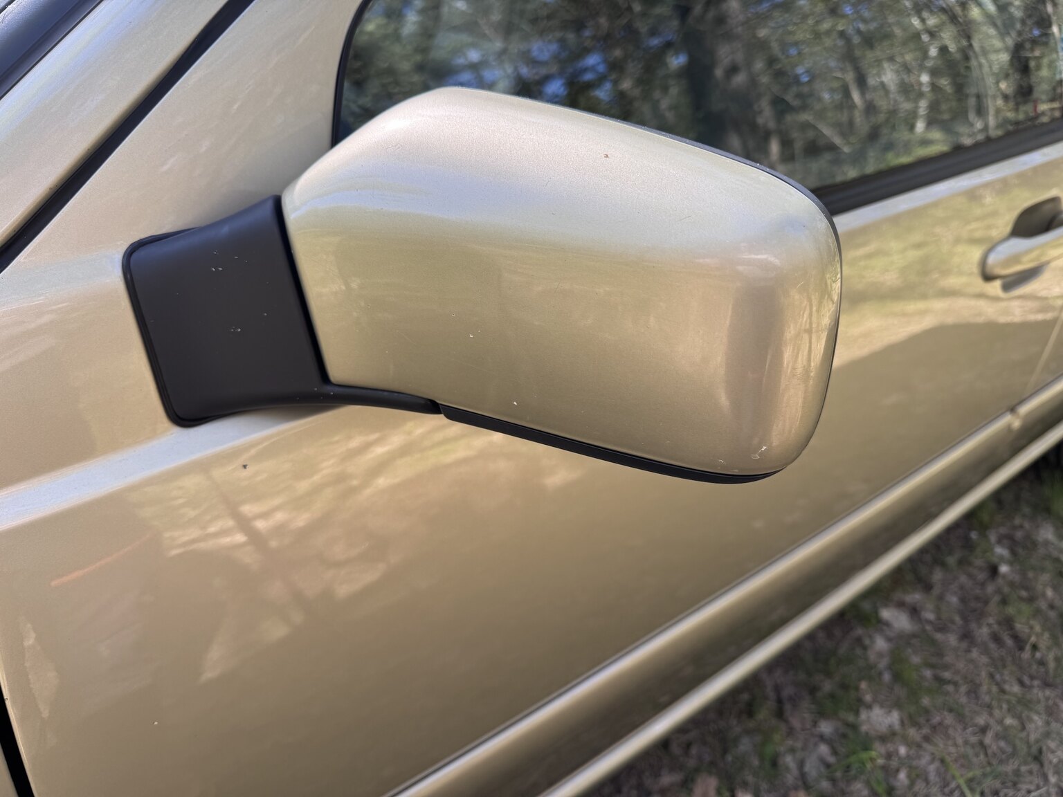 Exterior image of 1999 Volvo V70 2.5