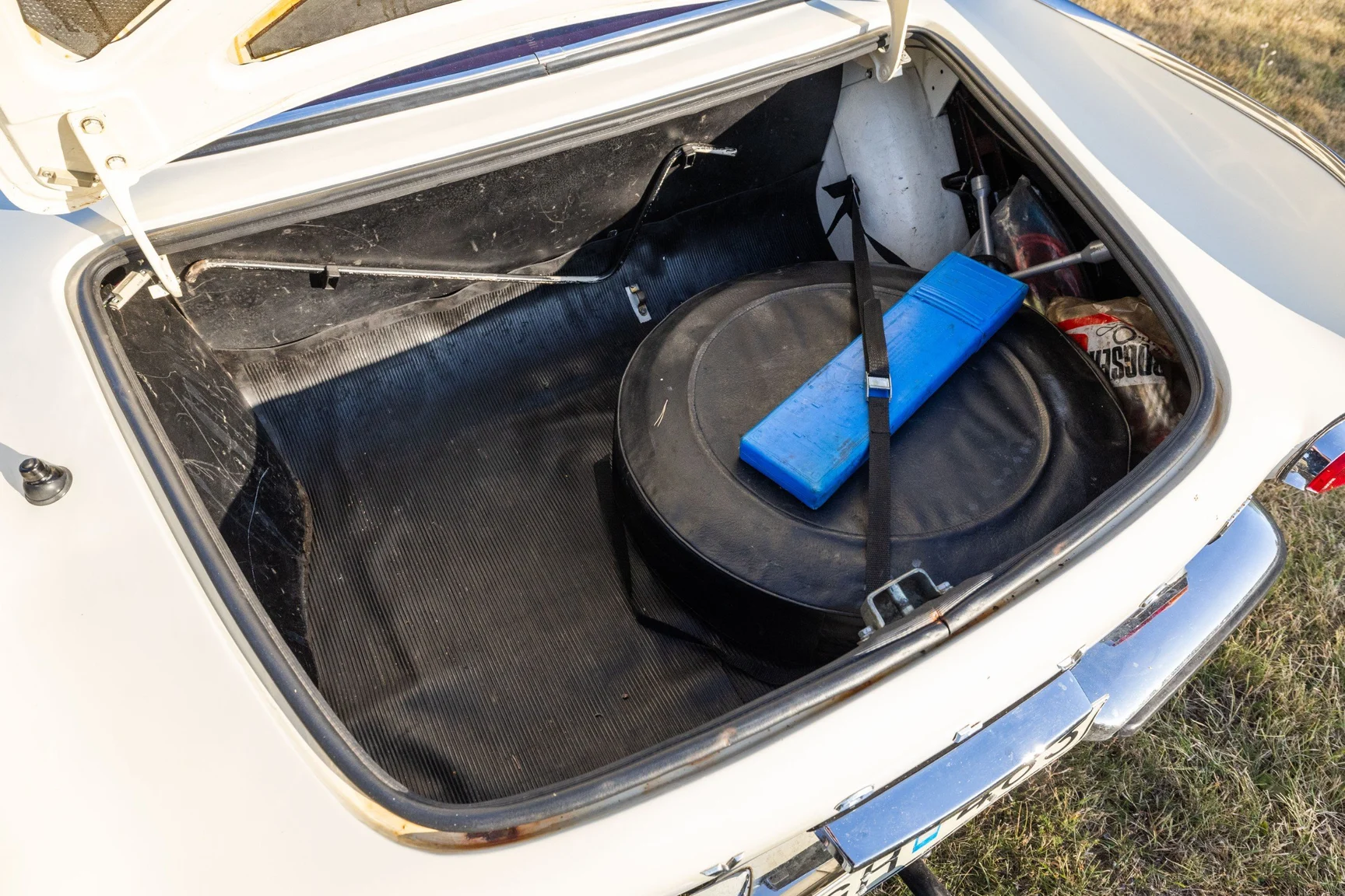 Interior image of 1970 Volvo 1800E (28)