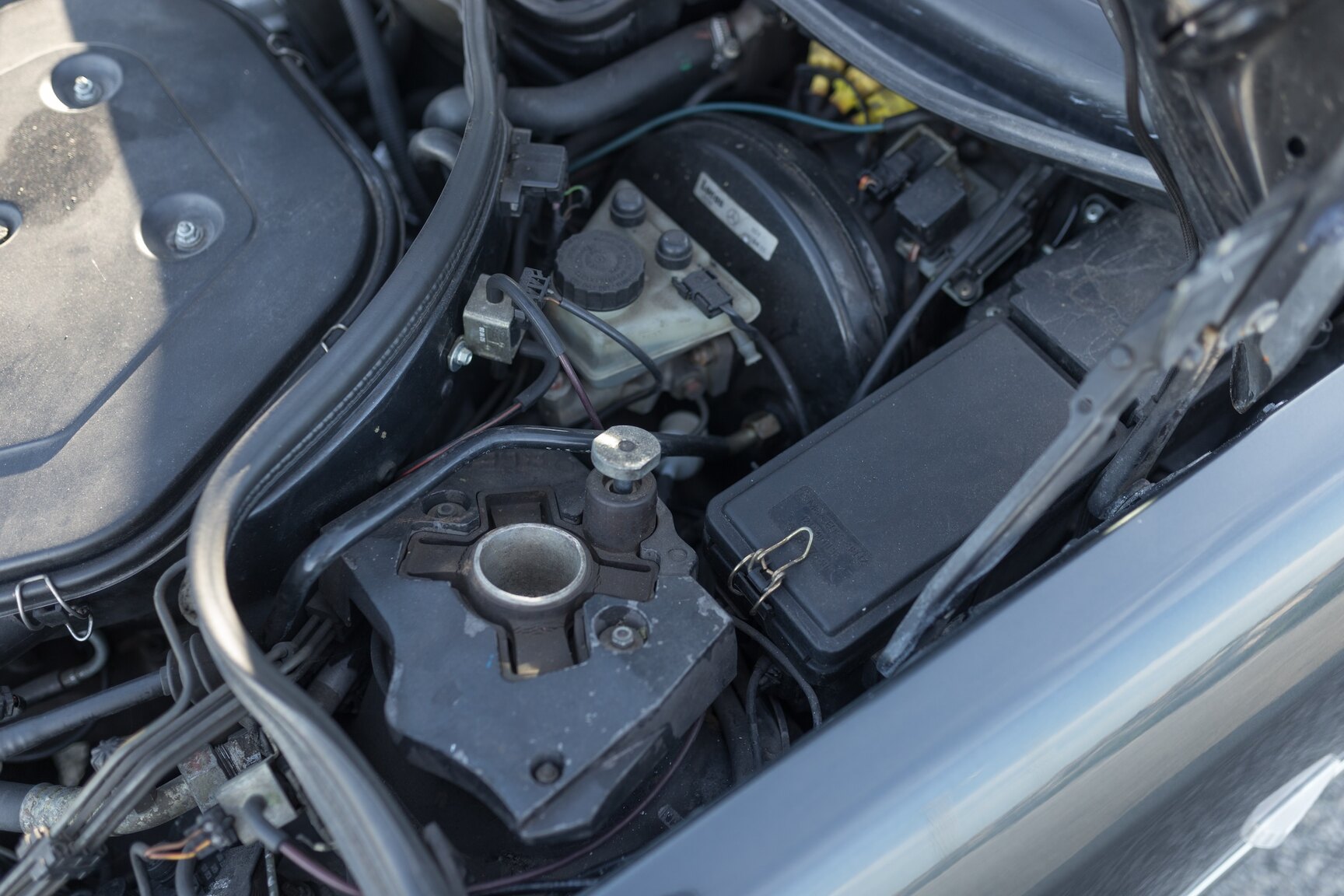 Image of 1993 Mercedes-Benz 300 CE-24 Cabriolet mechanics
