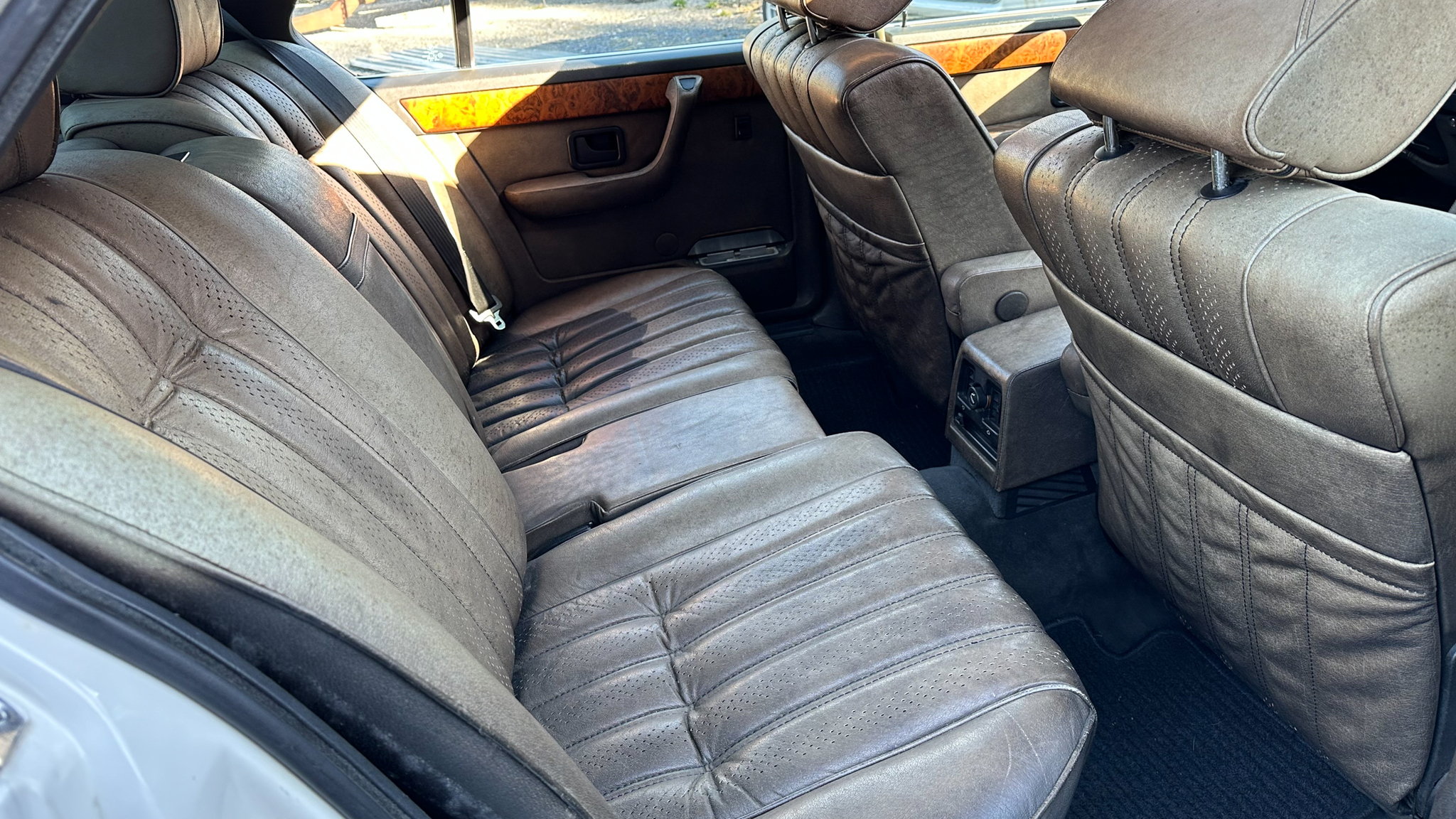 Interiörbild 1984 BMW 745i Executive Automat