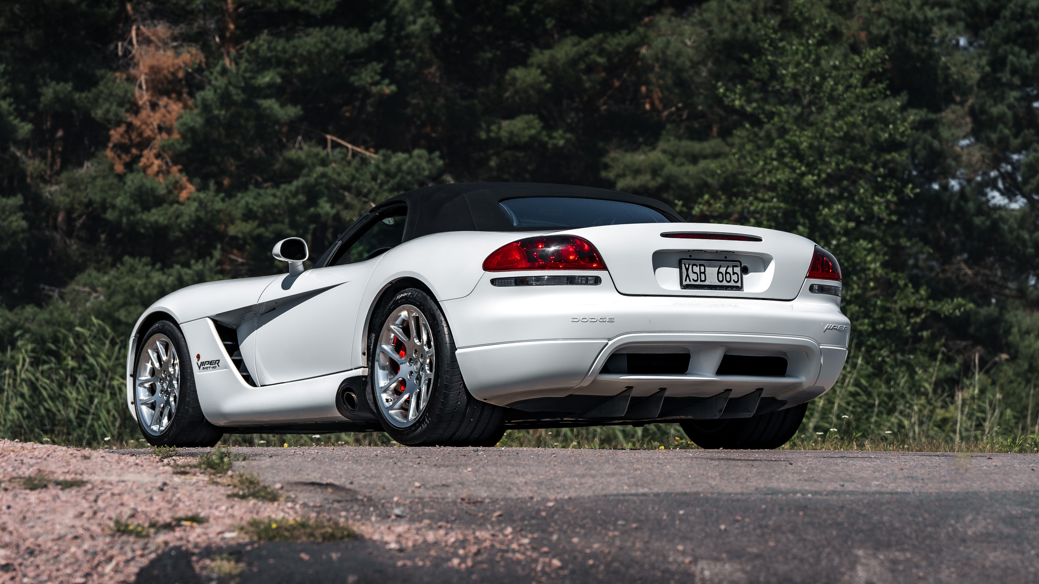 Exterior image of 2004 Dodge Viper Mamba Edition