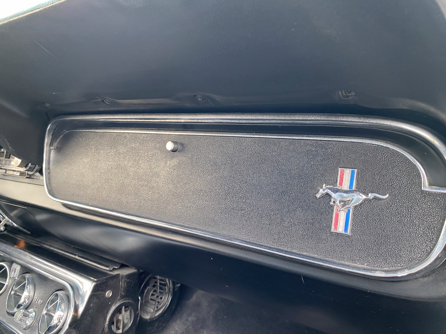 Interior image of 1966 Ford Mustang Fastback GT-clone (42)