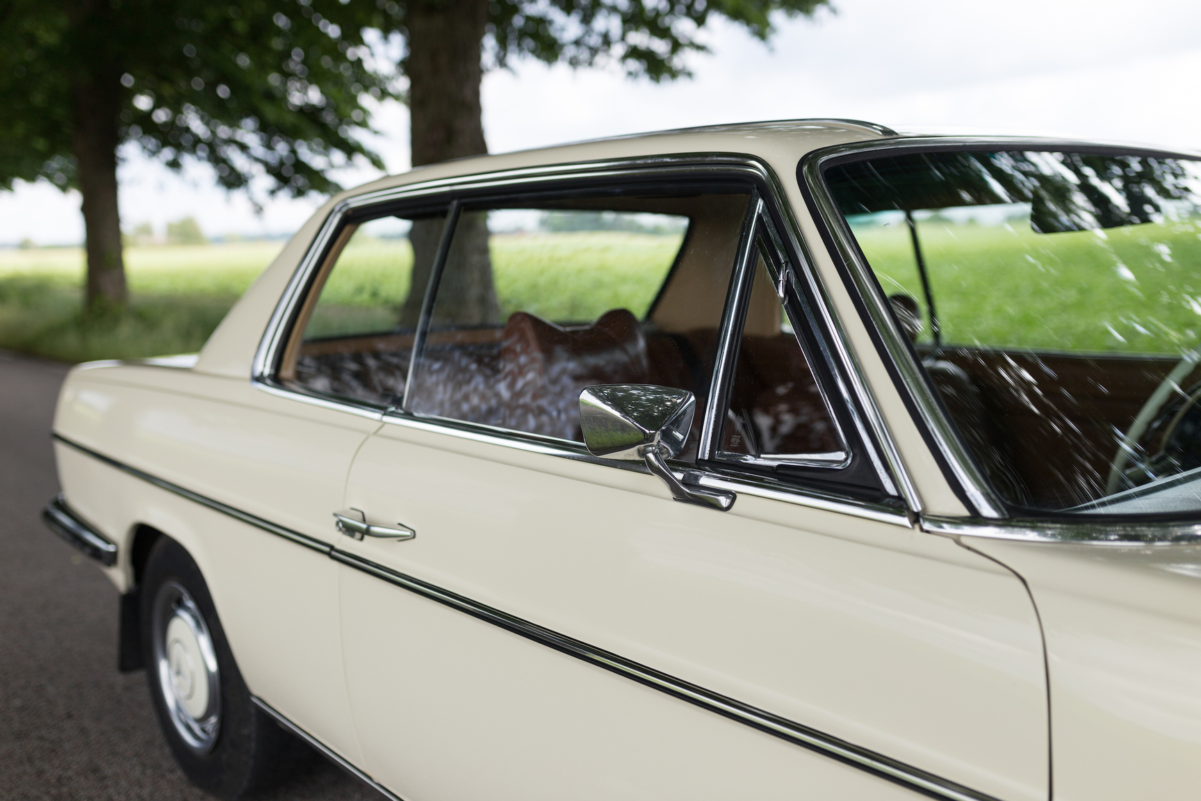 Aussenfoto 1971 Mercedes 250 C