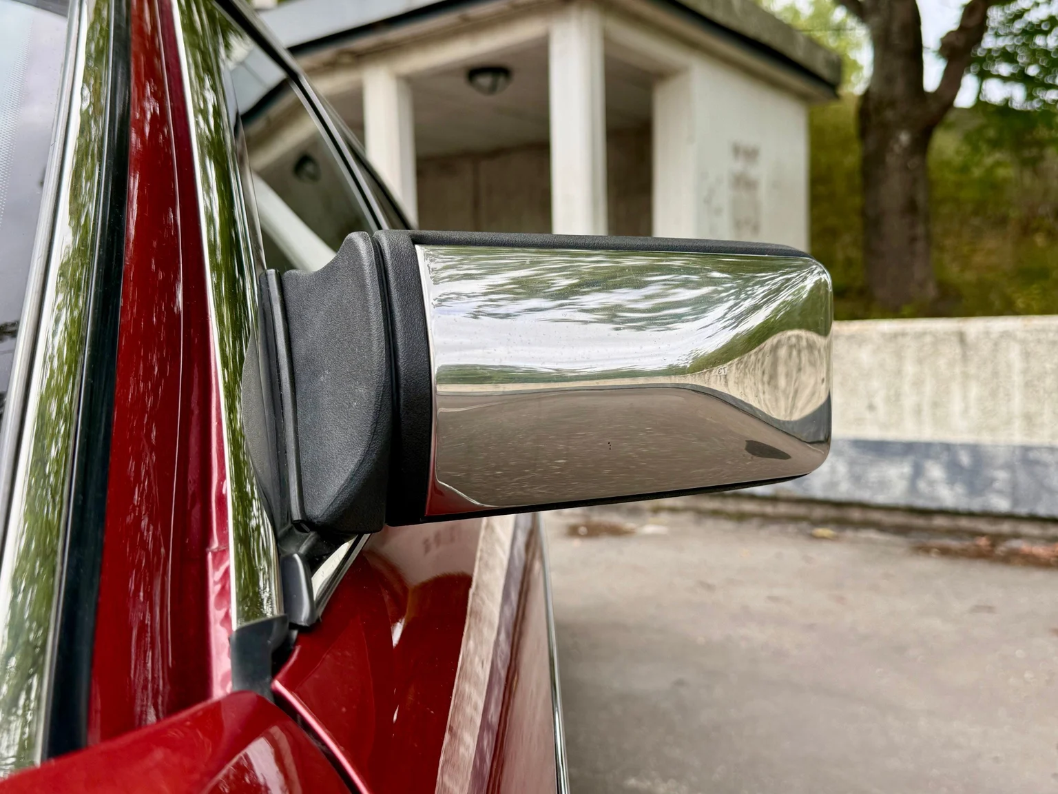 Exterior image of 1988 Daimler Six (48)