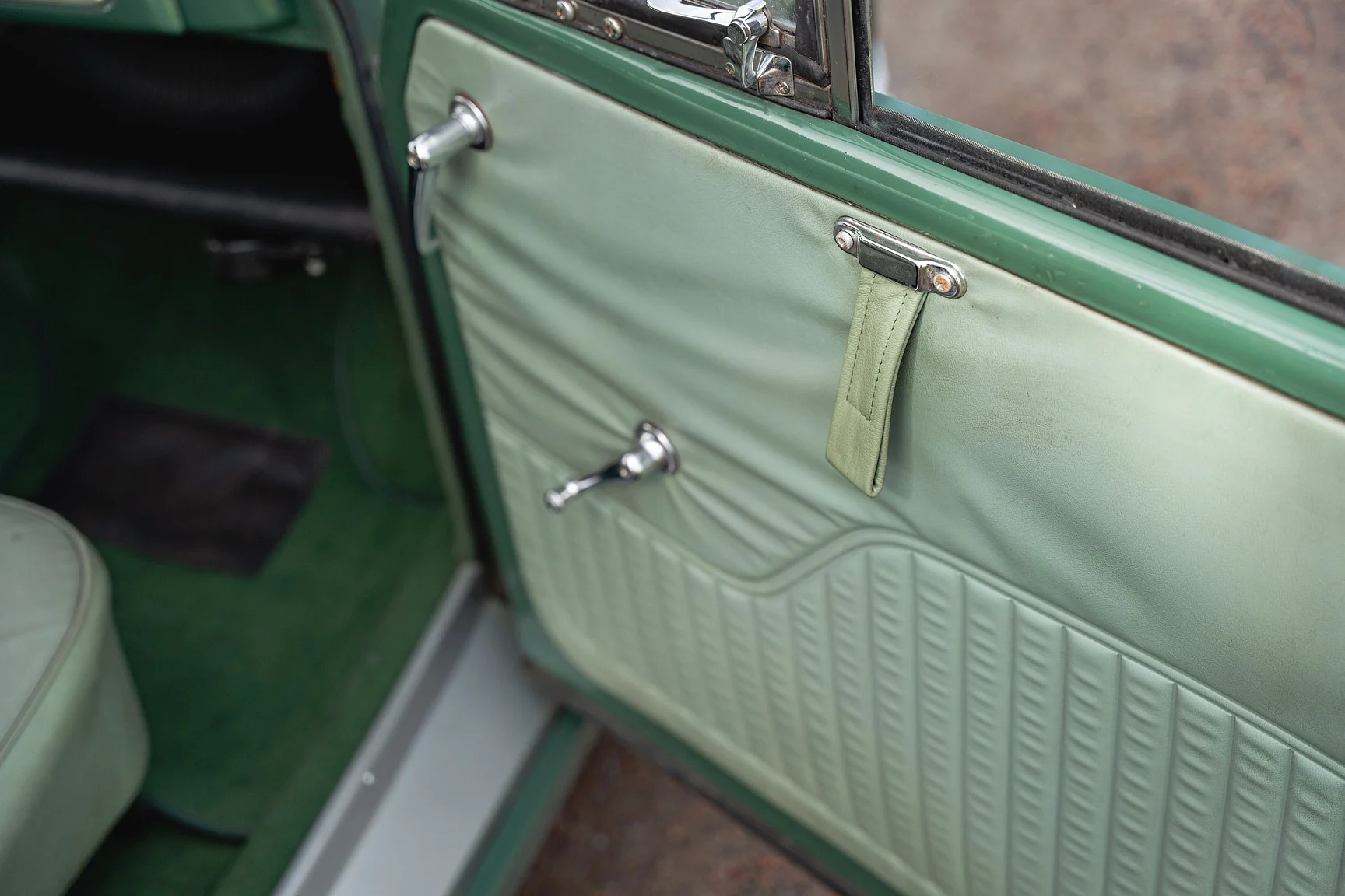 Interior image of 1968 Morris Minor Traveller (8)