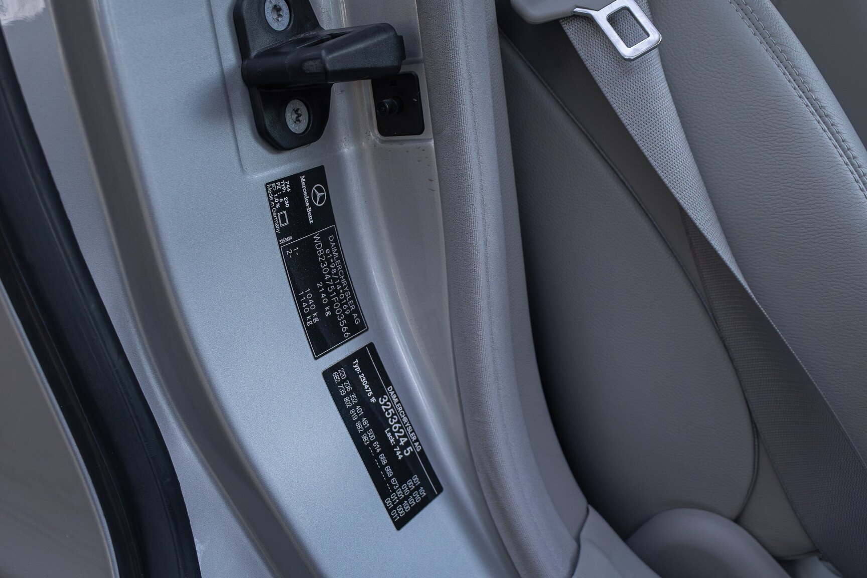 Interior image of 2002 Mercedes-Benz SL 500