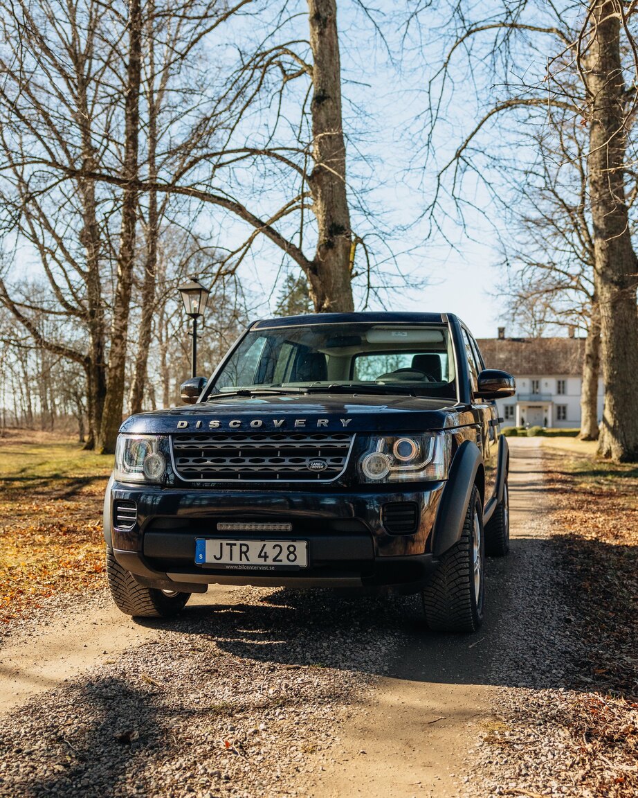 Exterior image of 2015 Land Rover Discovery 3.0 TDV6