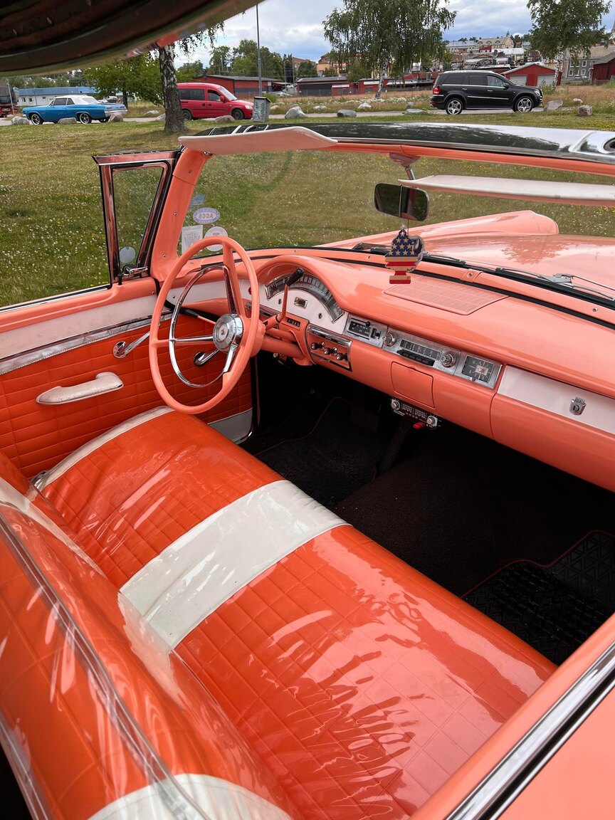 Interior image of 1957 Ford Fairlane 500 Skyliner Retract