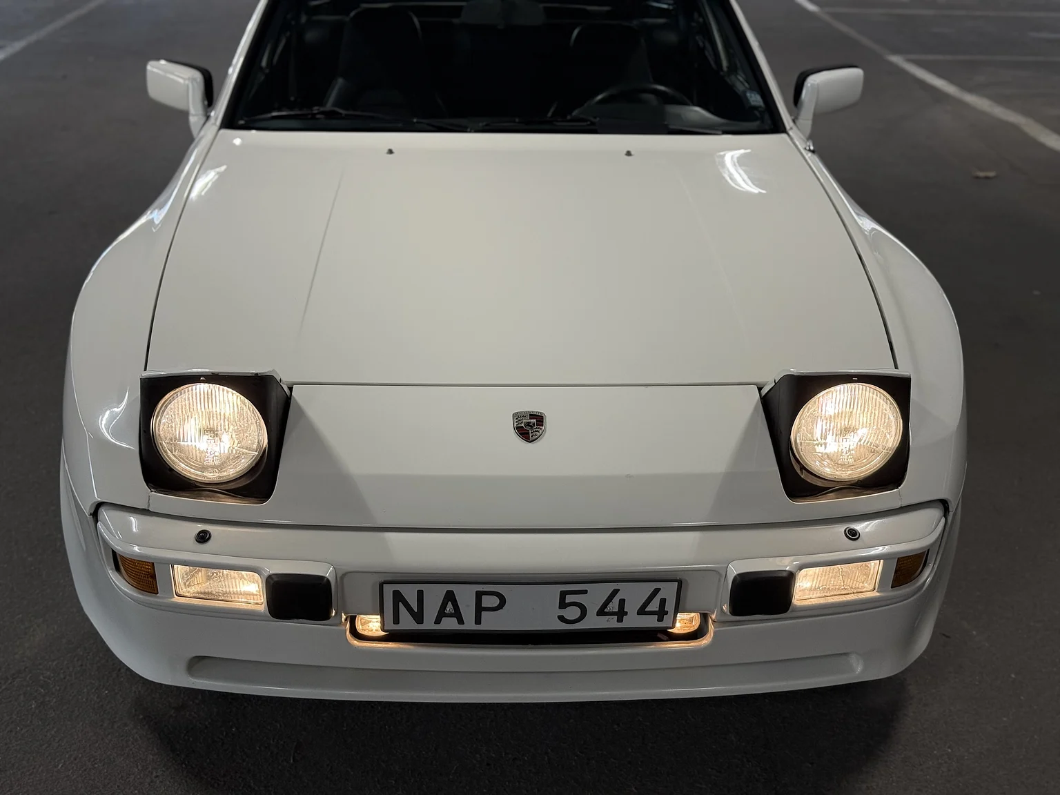 Exteriörbild på 1984 PORSCHE 944 Targa (27)