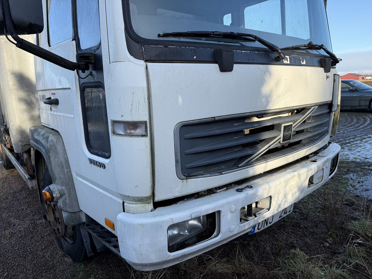 Exteriörbild på 2000 Volvo FL6 4x2 - NO RESERVE (13)